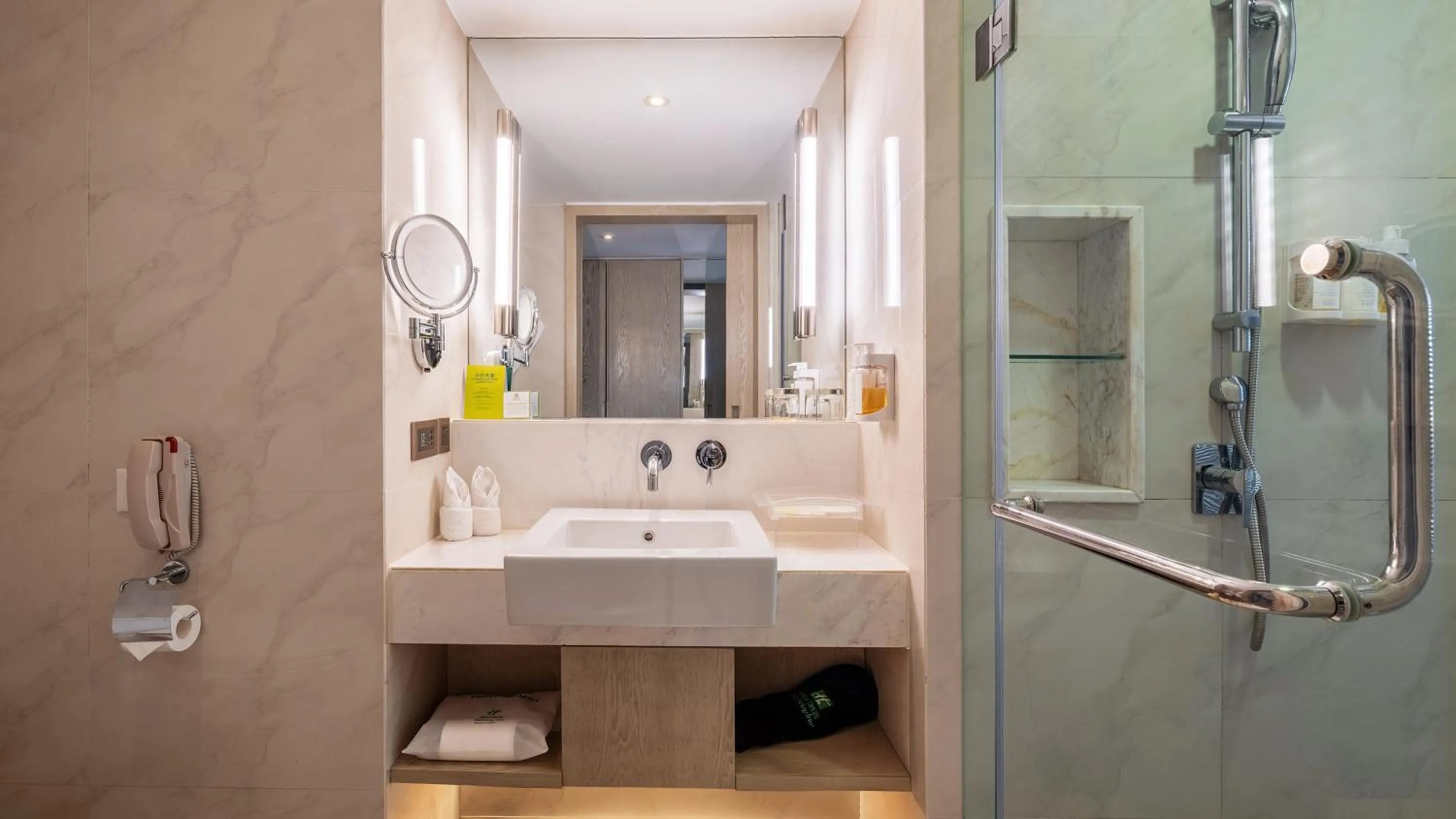 Shower in Holiday Inn Kunming City Centre by IHG