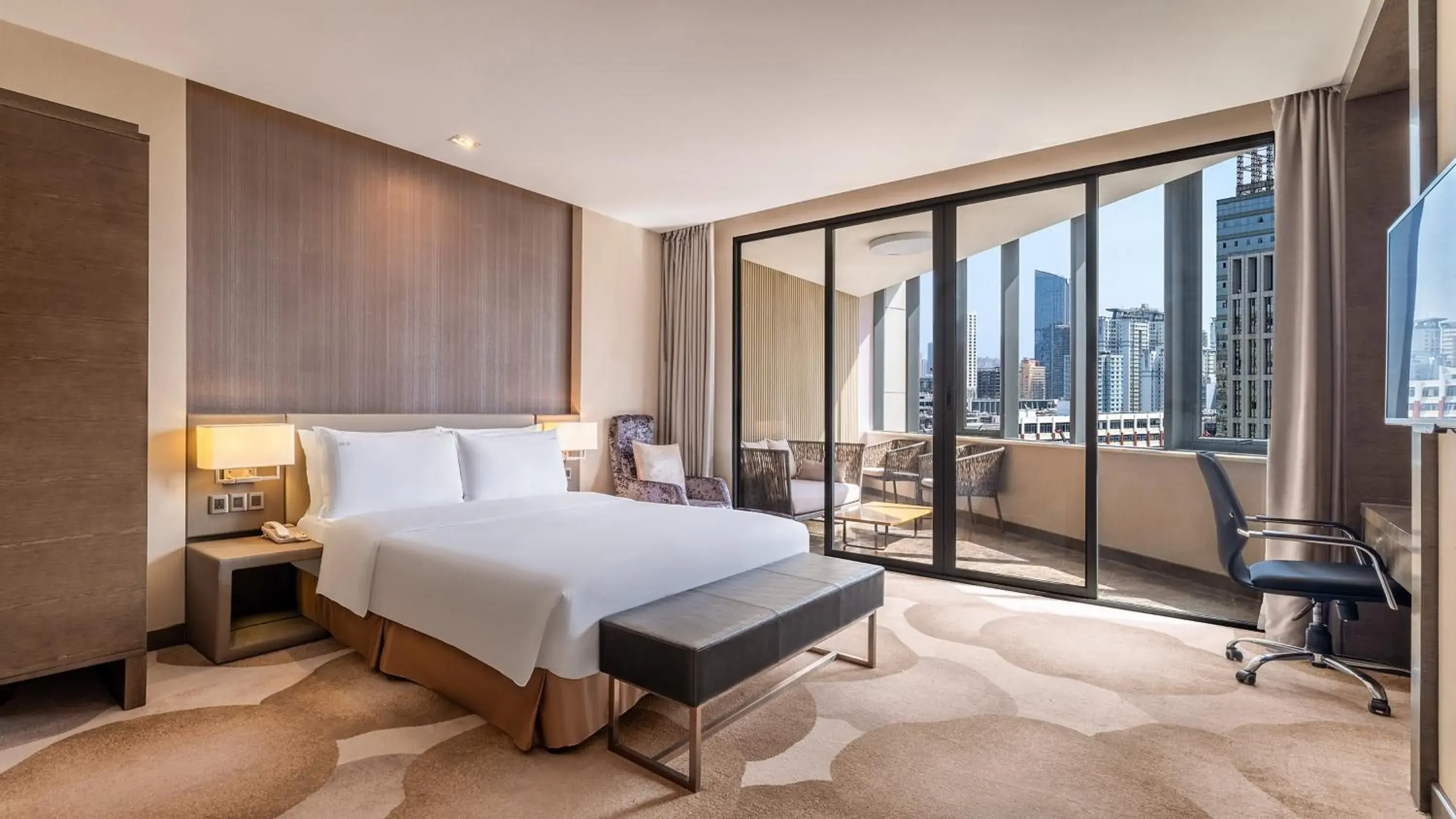 One-Bedroom Suite with Balcony and City VIew in Holiday Inn Kunming City Centre by IHG One-Bedroom Suite with Balcony and City VIew in Holiday Inn Kunming City Centre by IHG