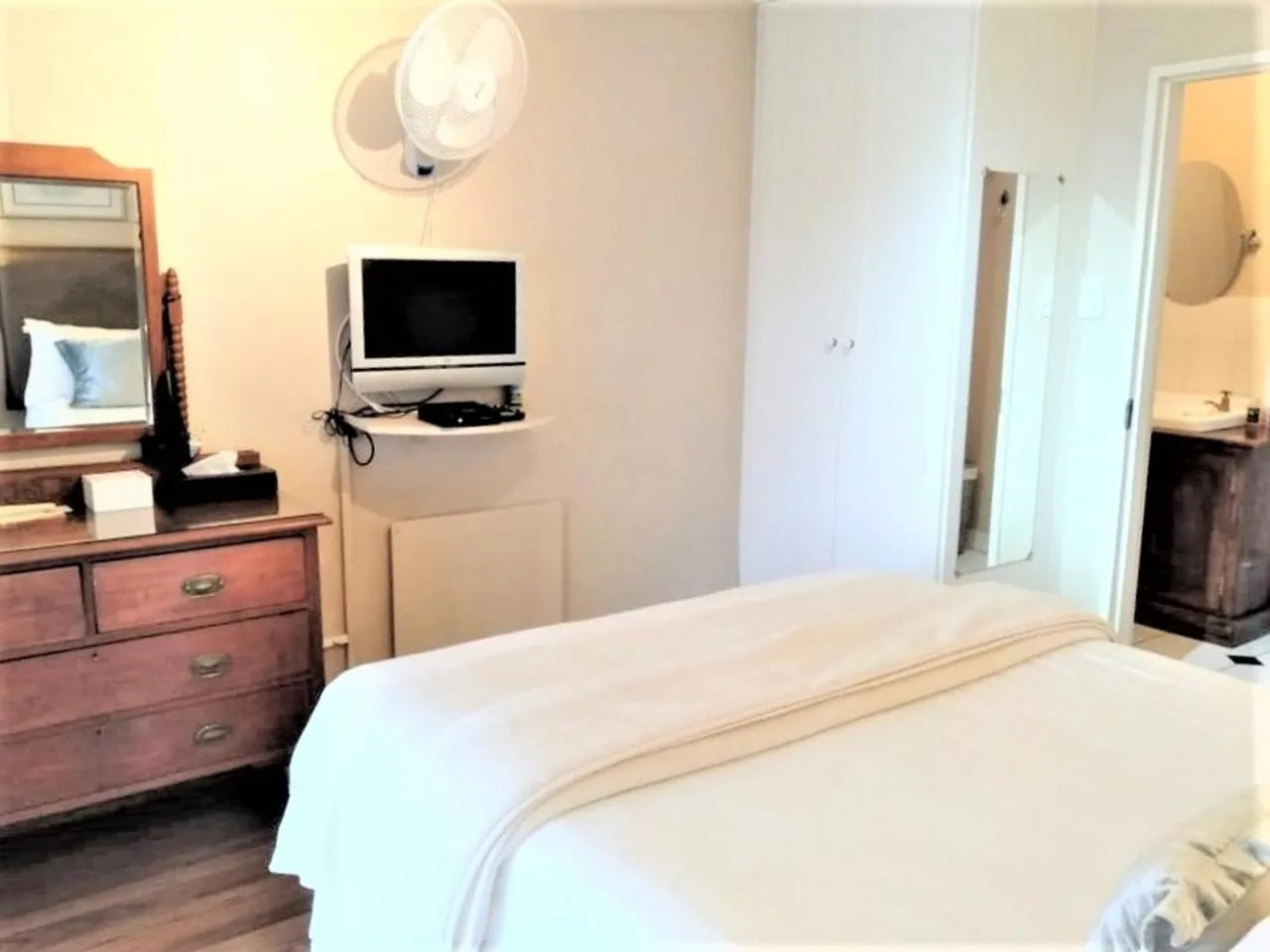 Property building, Bed in Gateside Guesthouse