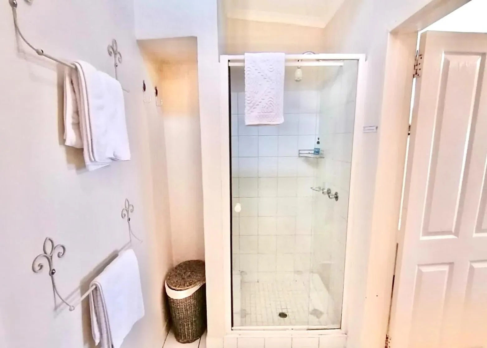 Shower in Gateside Guesthouse