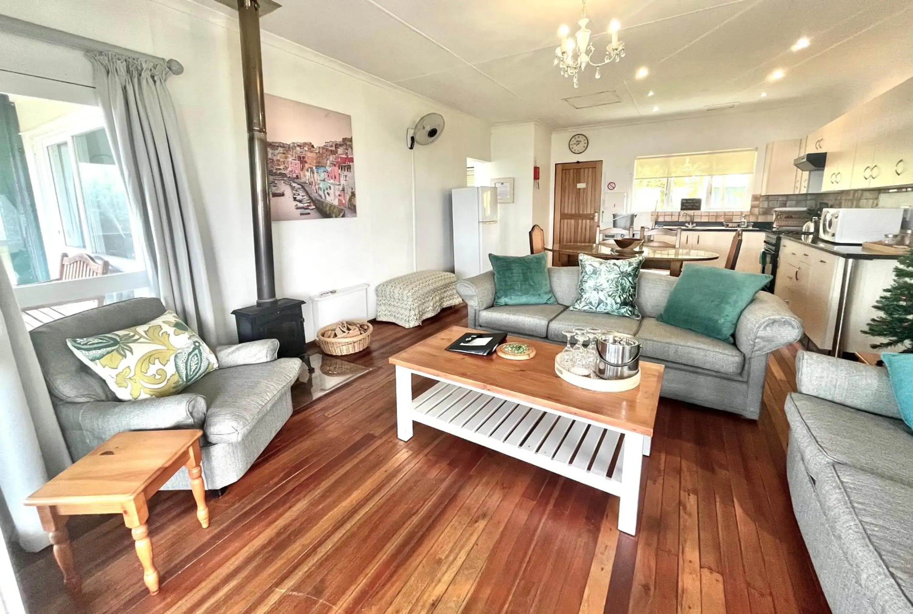 Three-Bedroom Chalet - single occupancy in Gateside Guesthouse Three-Bedroom Chalet - single occupancy in Gateside Guesthouse