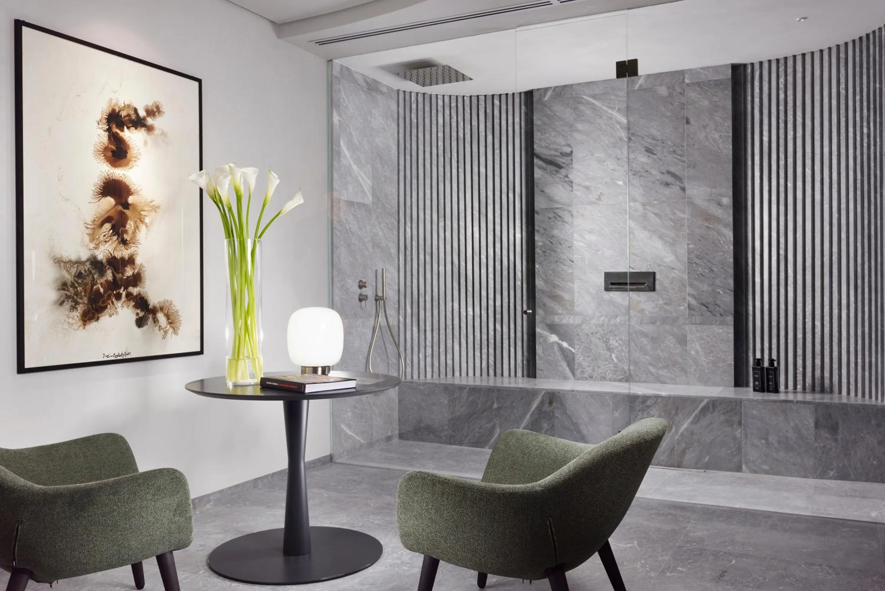 Shower in Locanda della Posta, The Bank