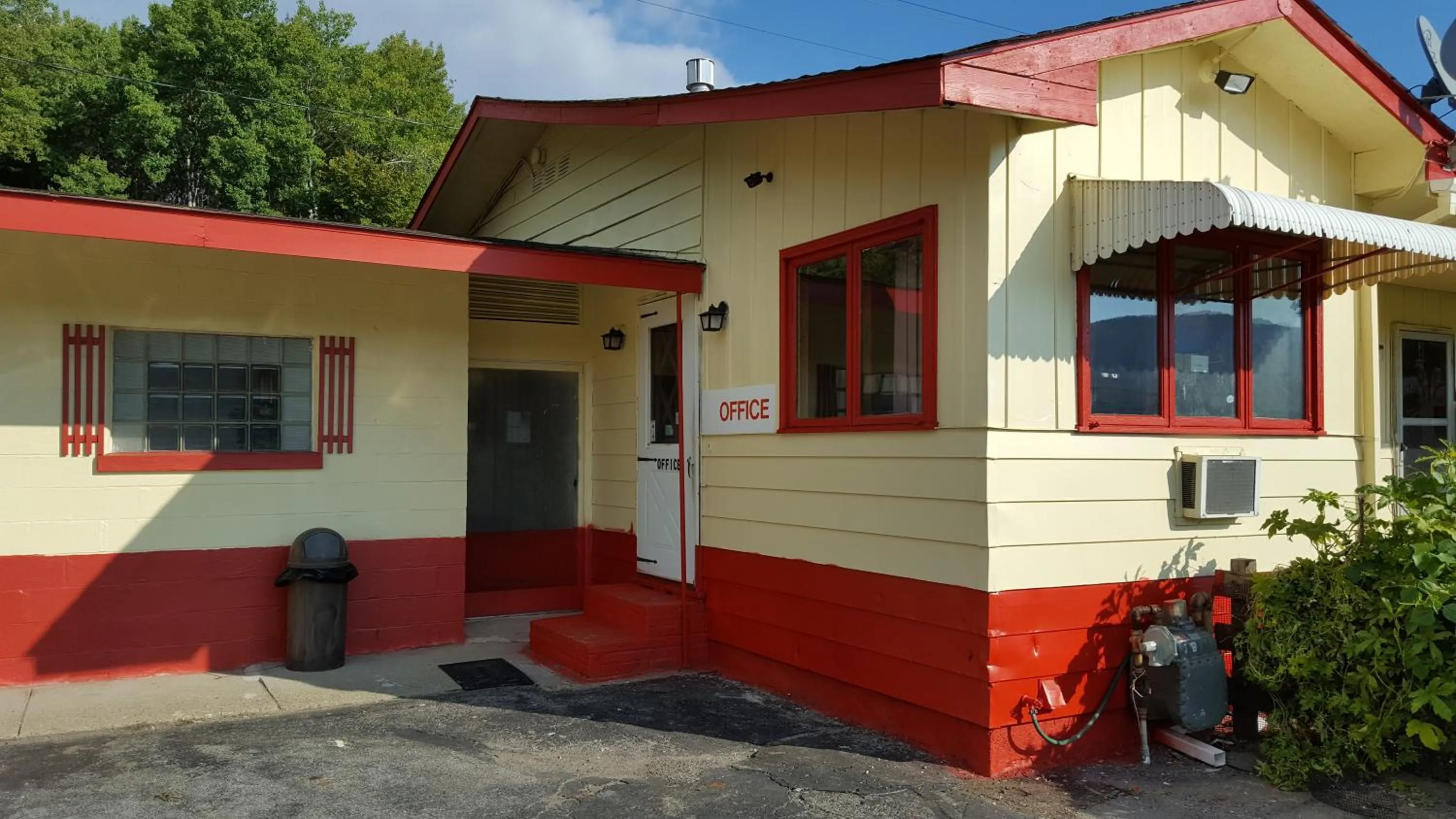 Property building in Budget Inn