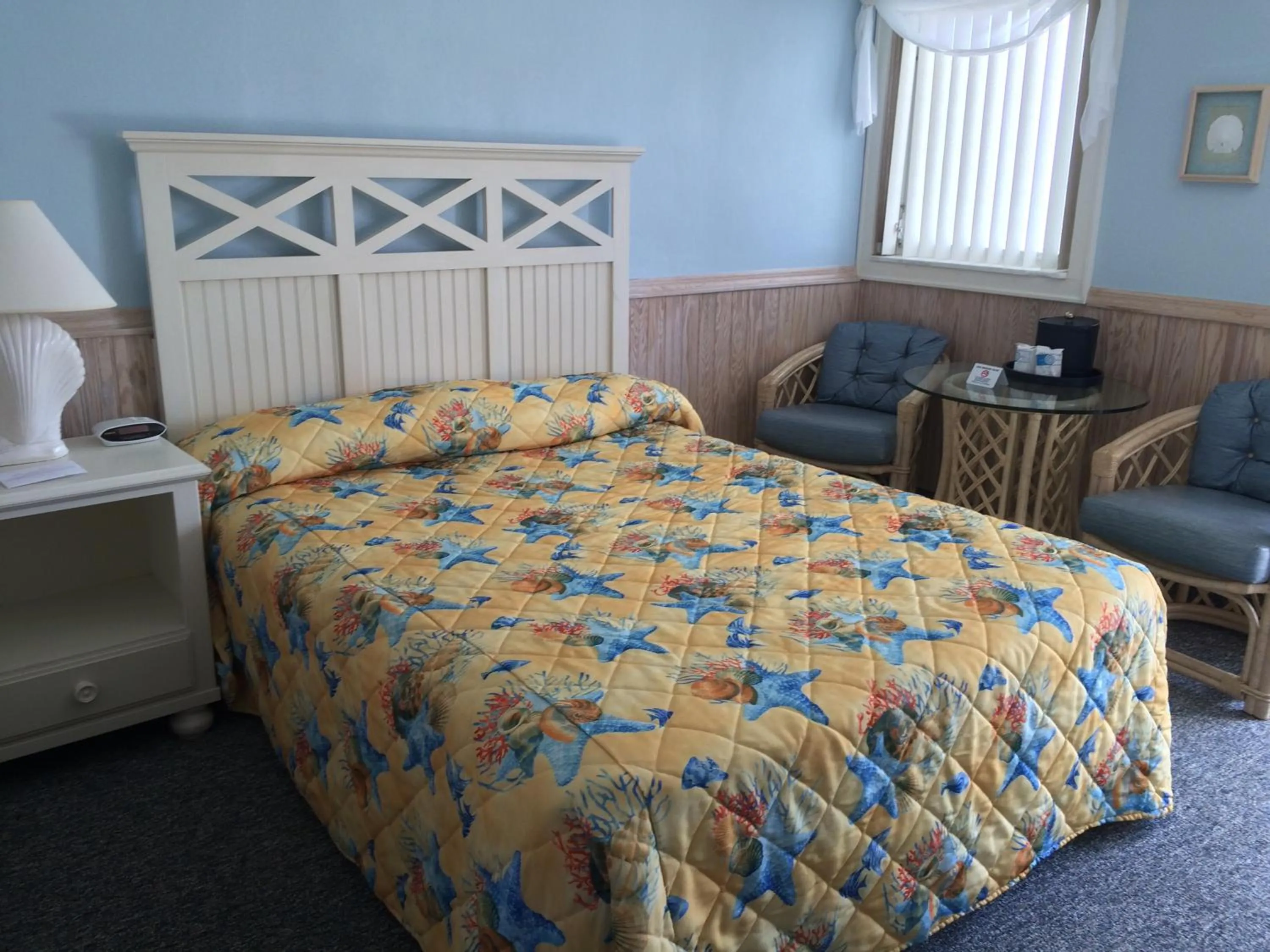 Bedroom in Windswept Motel