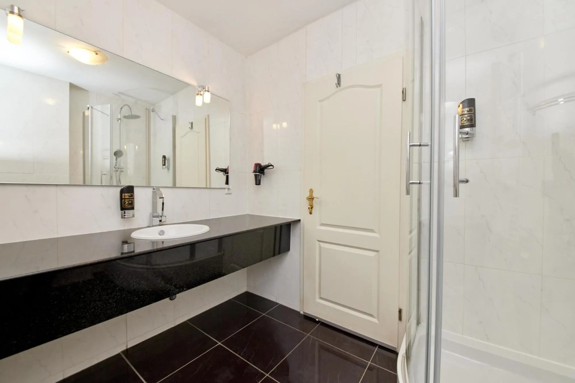 Shower in Moselhotel Römischer Kaiser