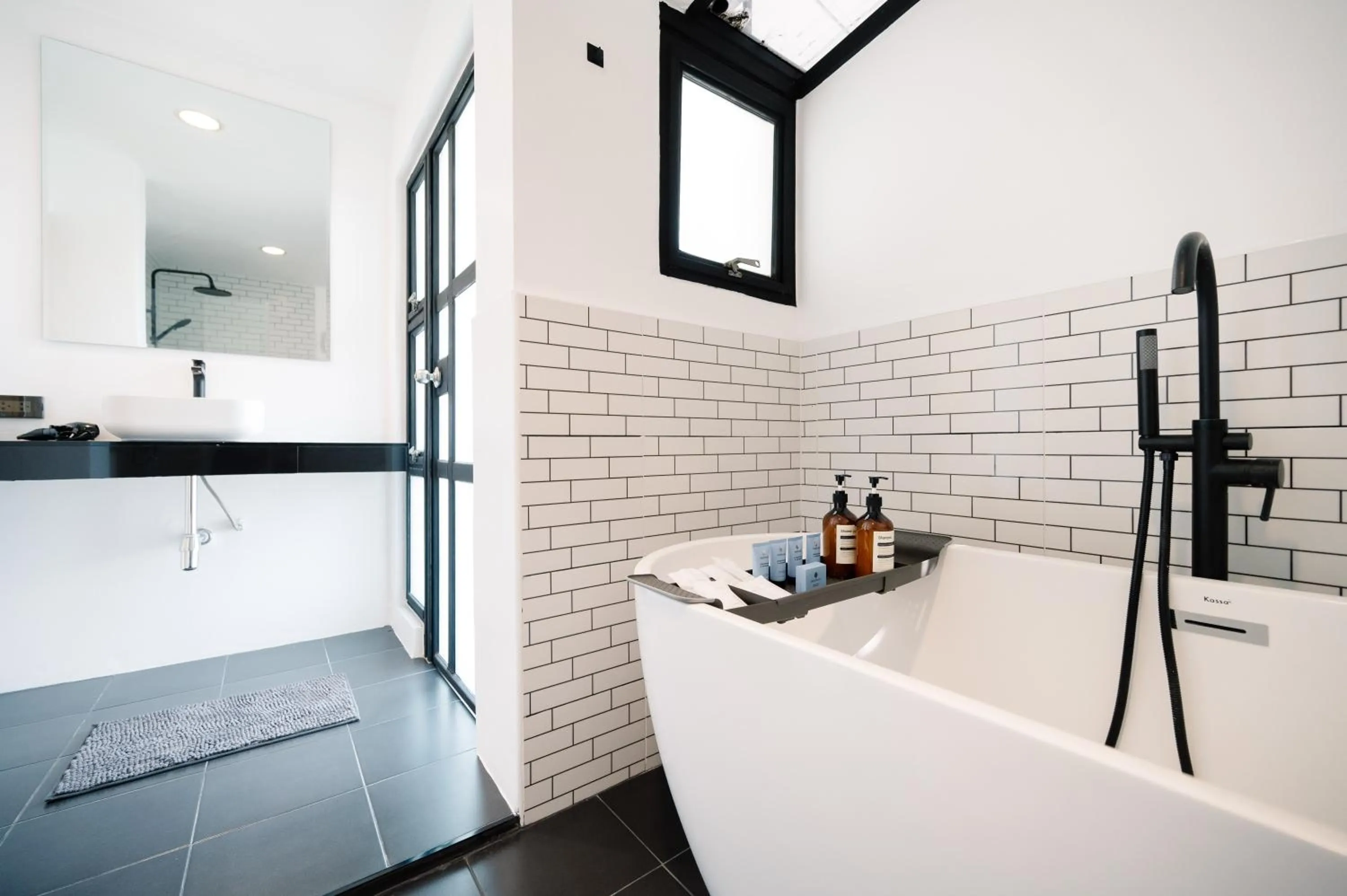 Shower in Mitt Haus (Lat Phrao Soi 5)