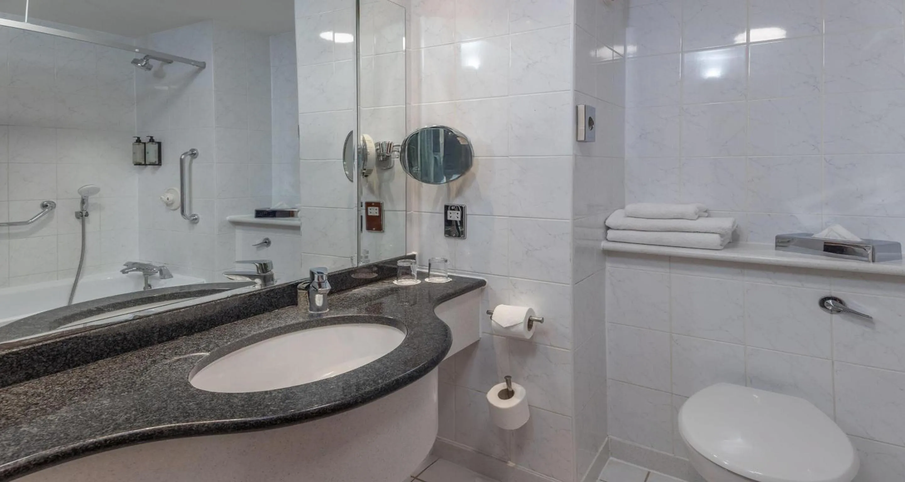 Bedroom in Cambridge Bar Hill Hotel, BW Signature Collection