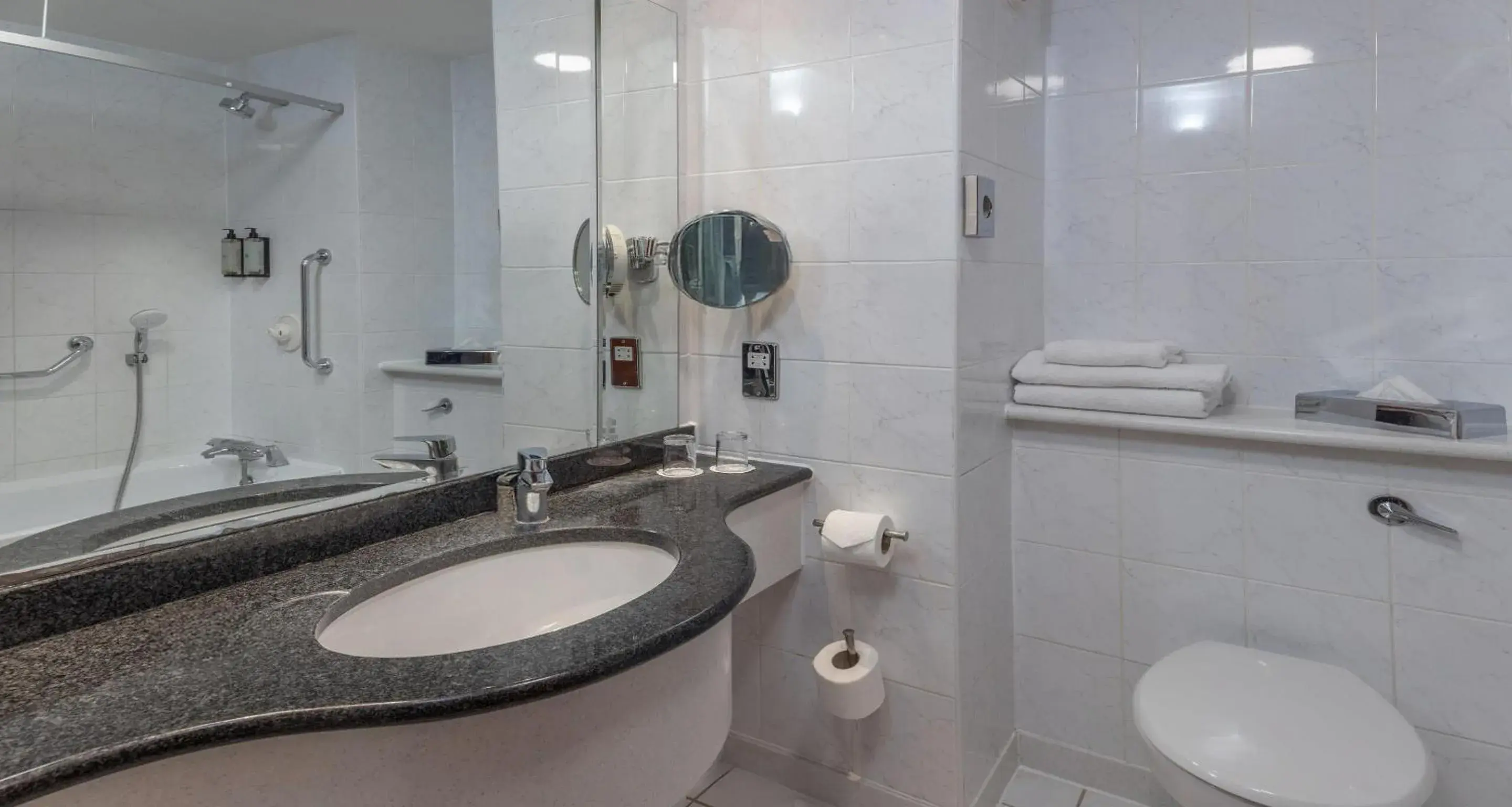 Standard Twin Room in Cambridge Bar Hill Hotel, BW Signature Collection Standard Twin Room in Cambridge Bar Hill Hotel, BW Signature Collection