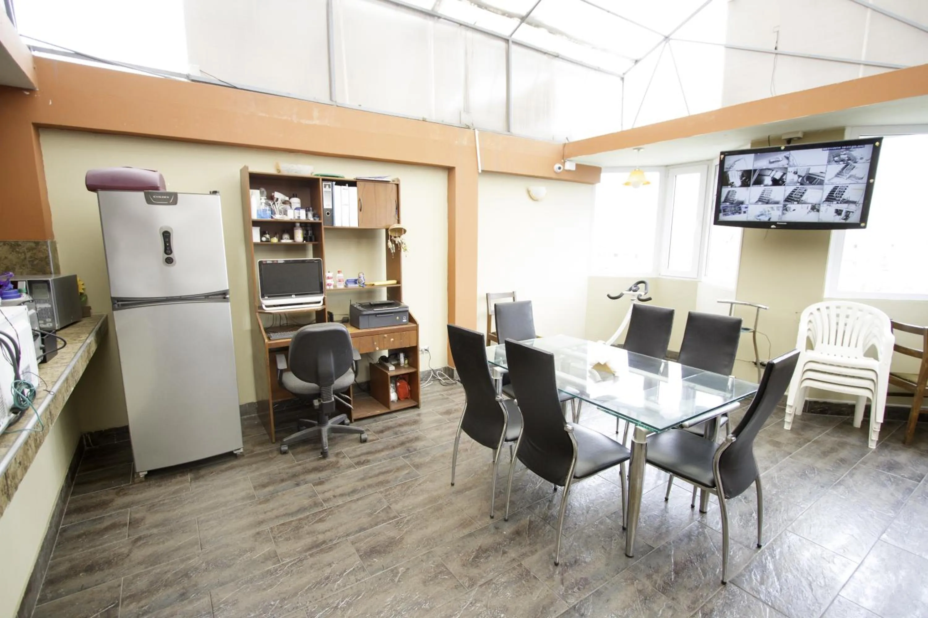 Communal lounge/ TV room in Padama