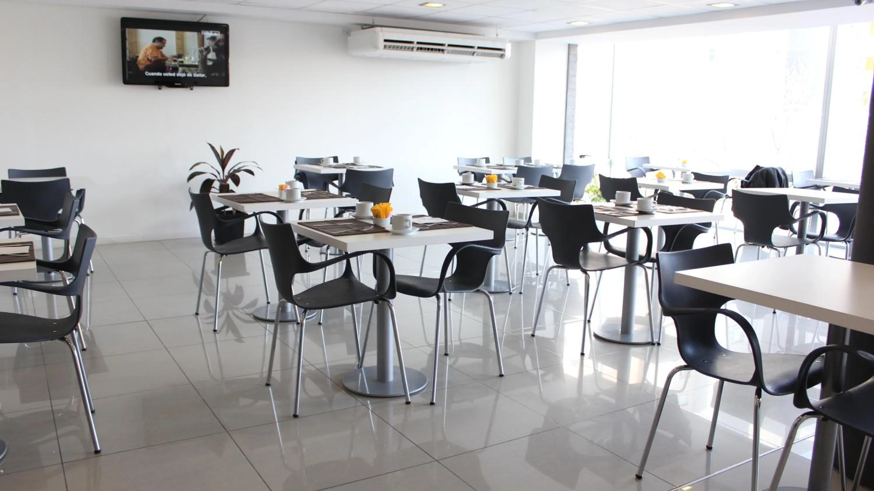 Restaurant/places to eat in Hotel NEU 354