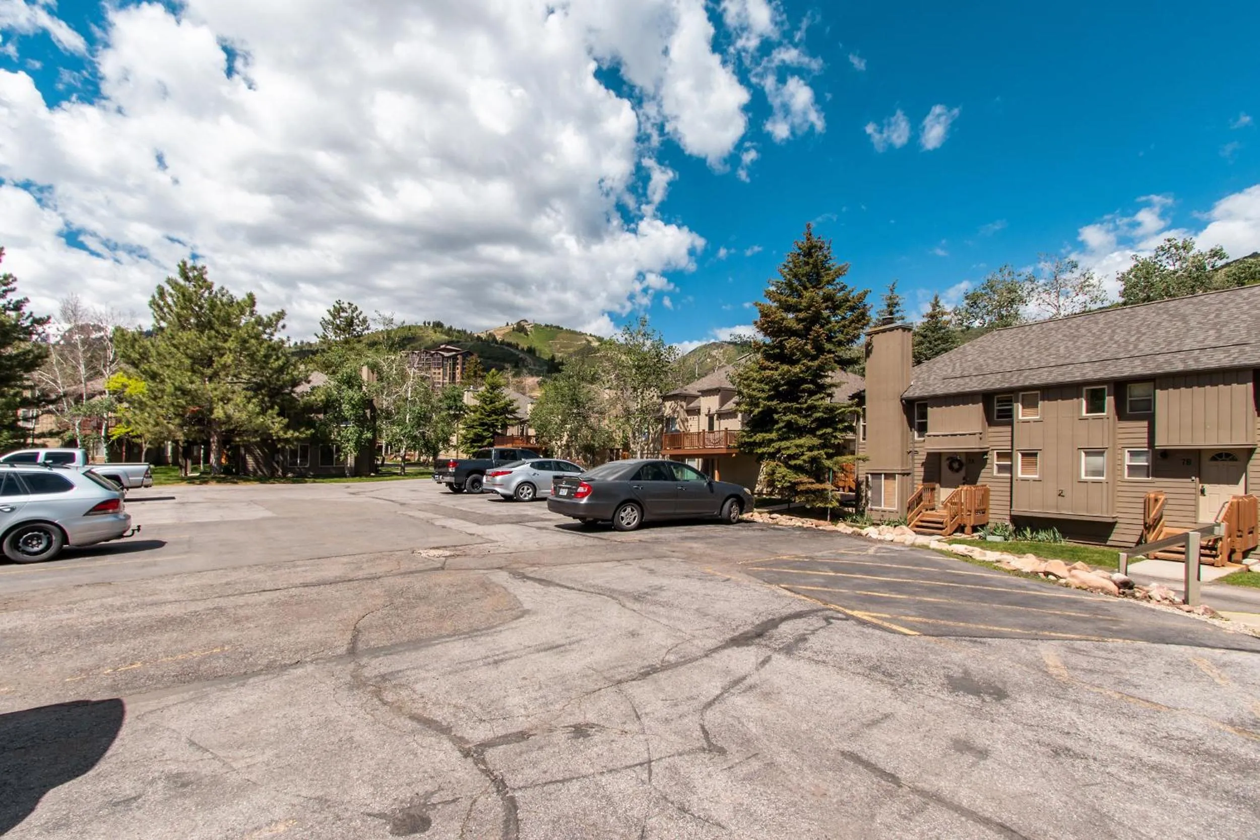 Parking in Hidden Creek by All Seasons Resort Lodging