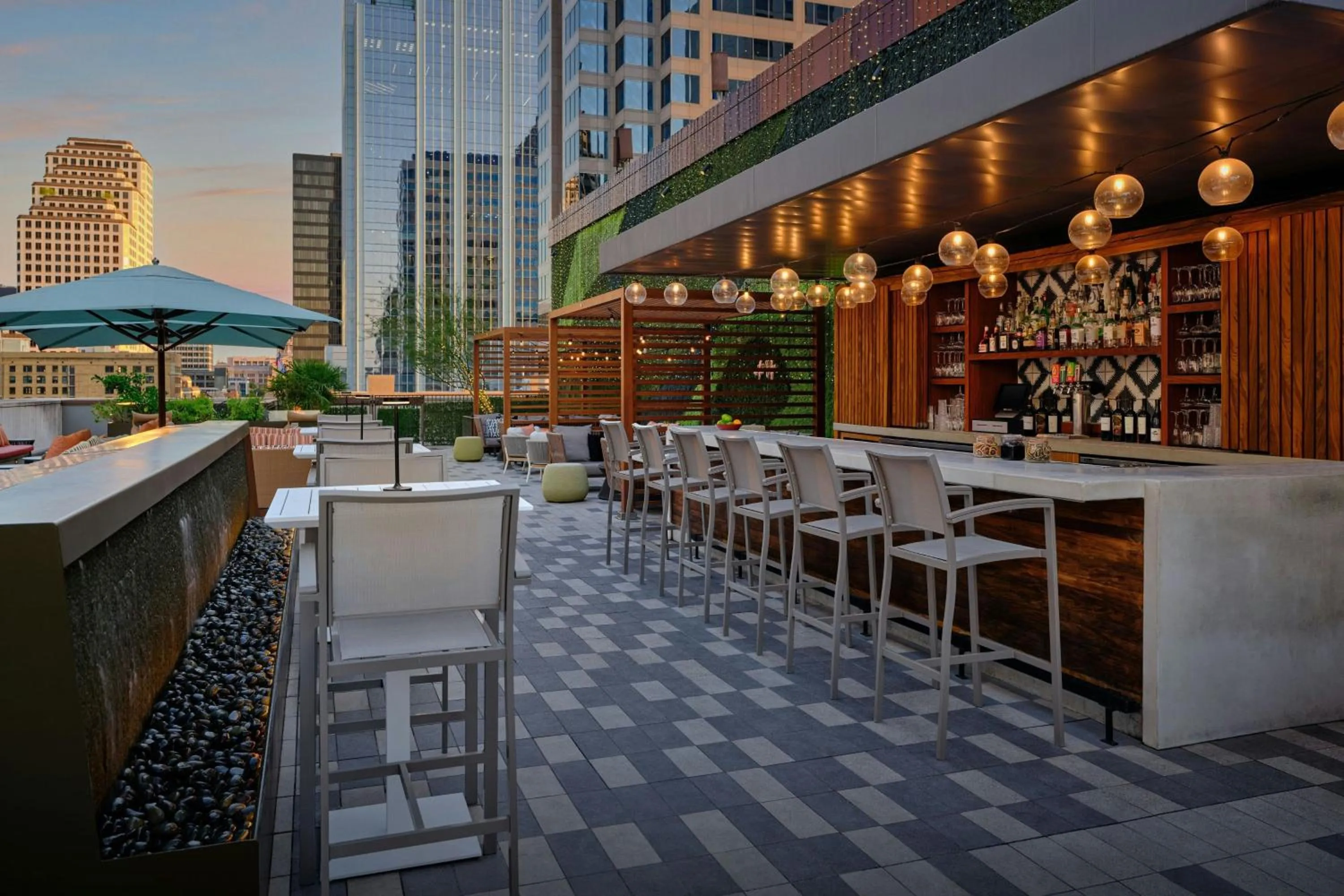 Restaurant/places to eat in JW Marriott Austin