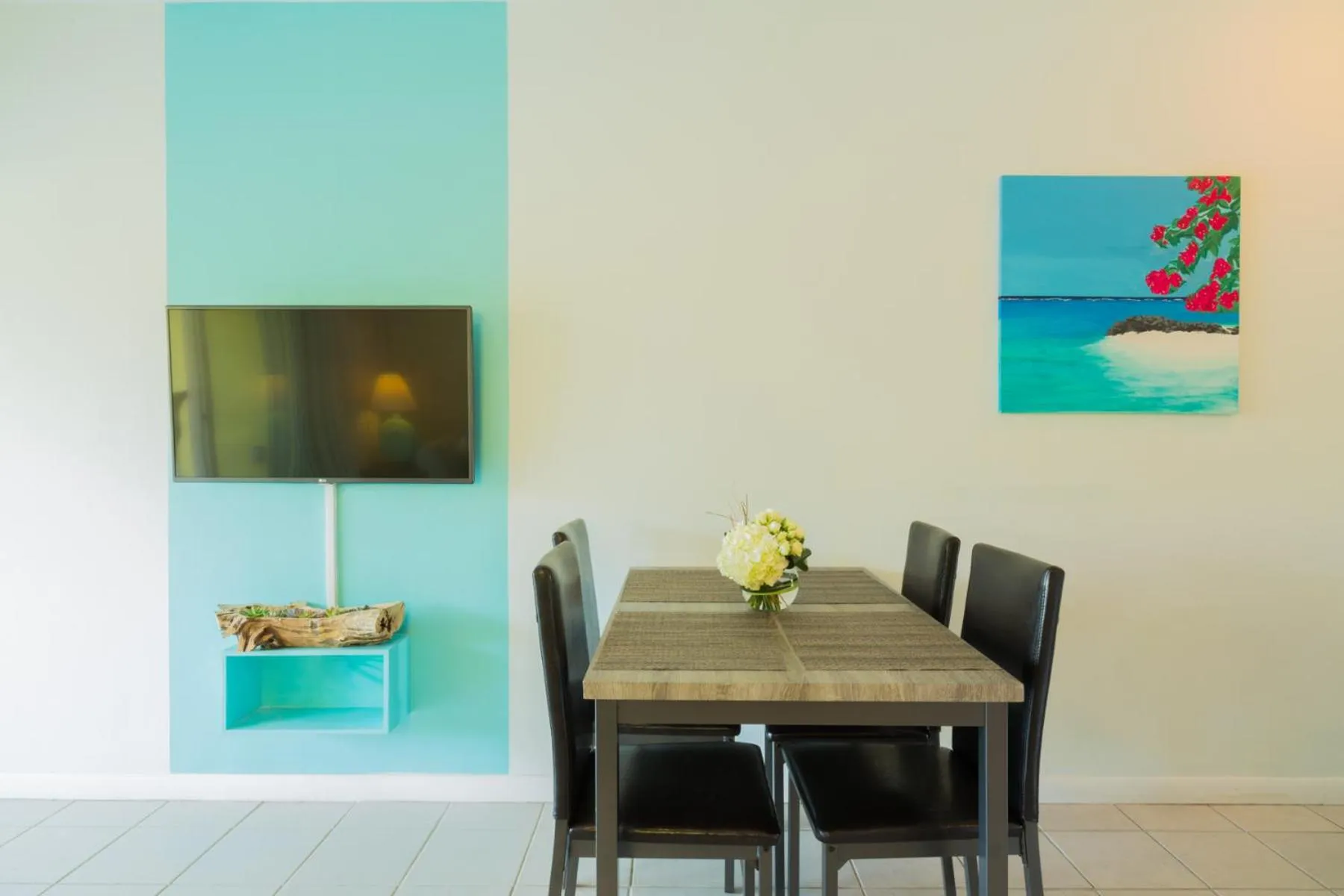 Communal lounge/ TV room in The Inn at Grace Bay