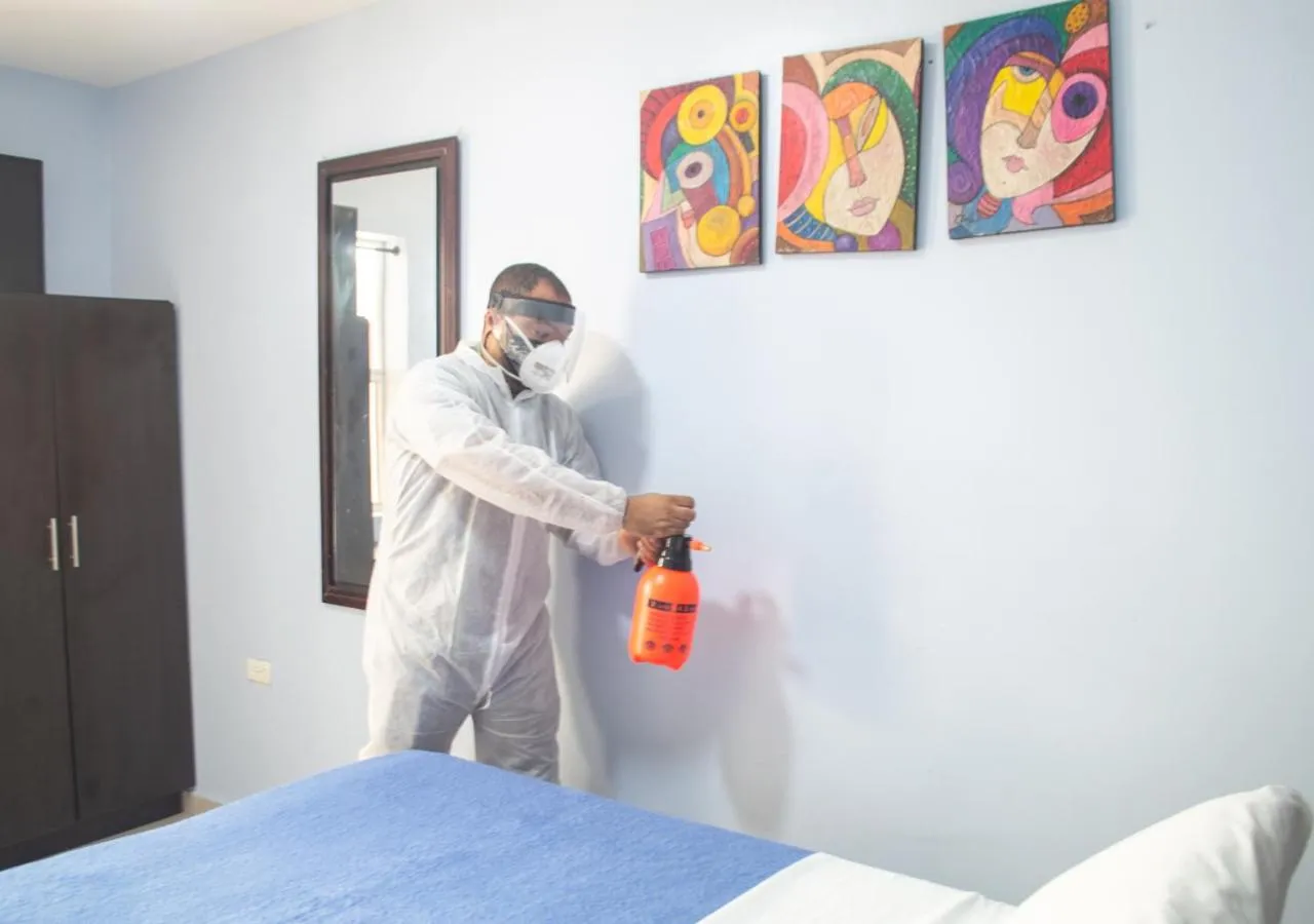 Staff, Bed in Azuán Suites Hotel By GEH Suites