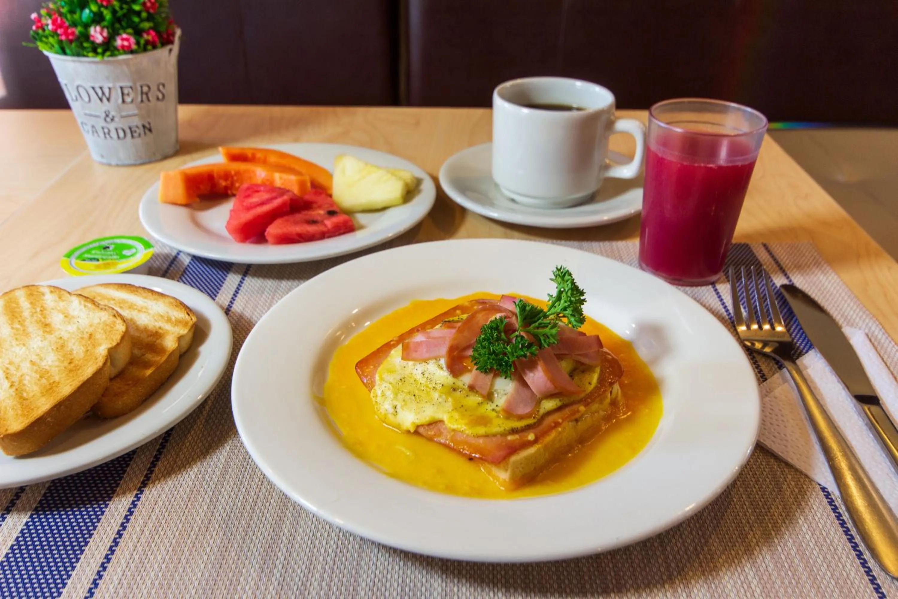 Food in Azuán Suites Hotel By GEH Suites