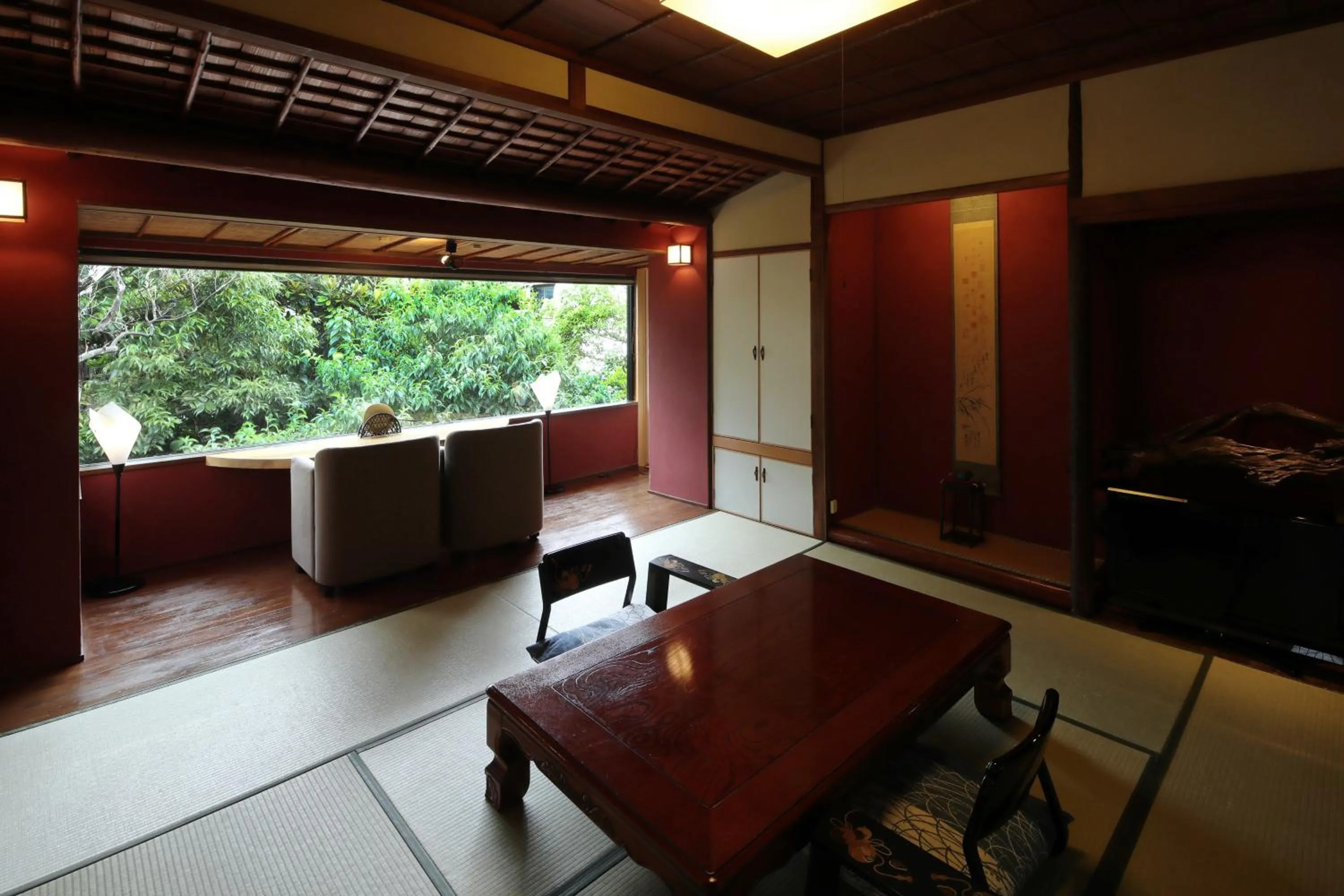 Photo of the whole room in Kakujoro