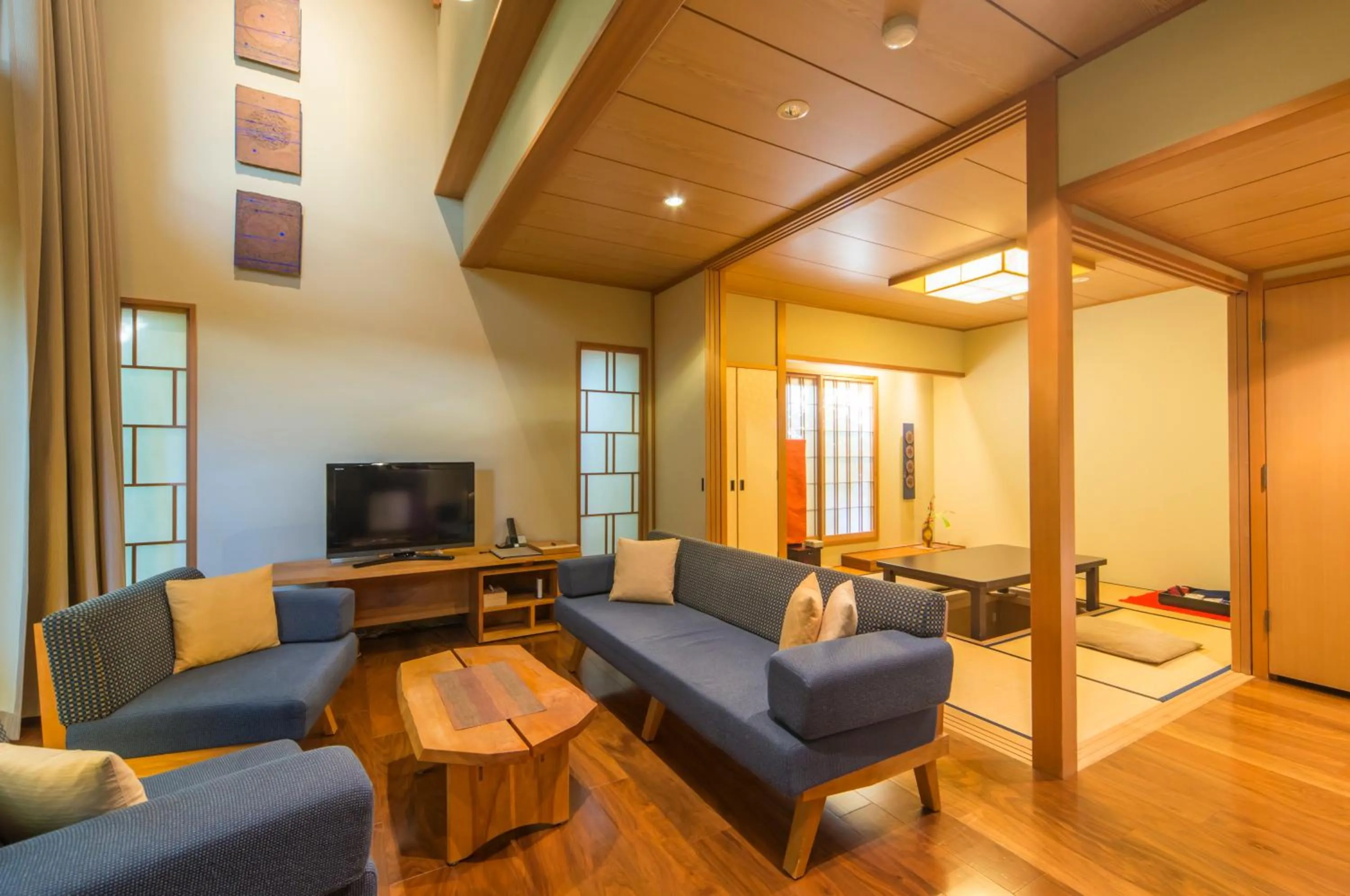 Communal lounge/ TV room in Kakujoro