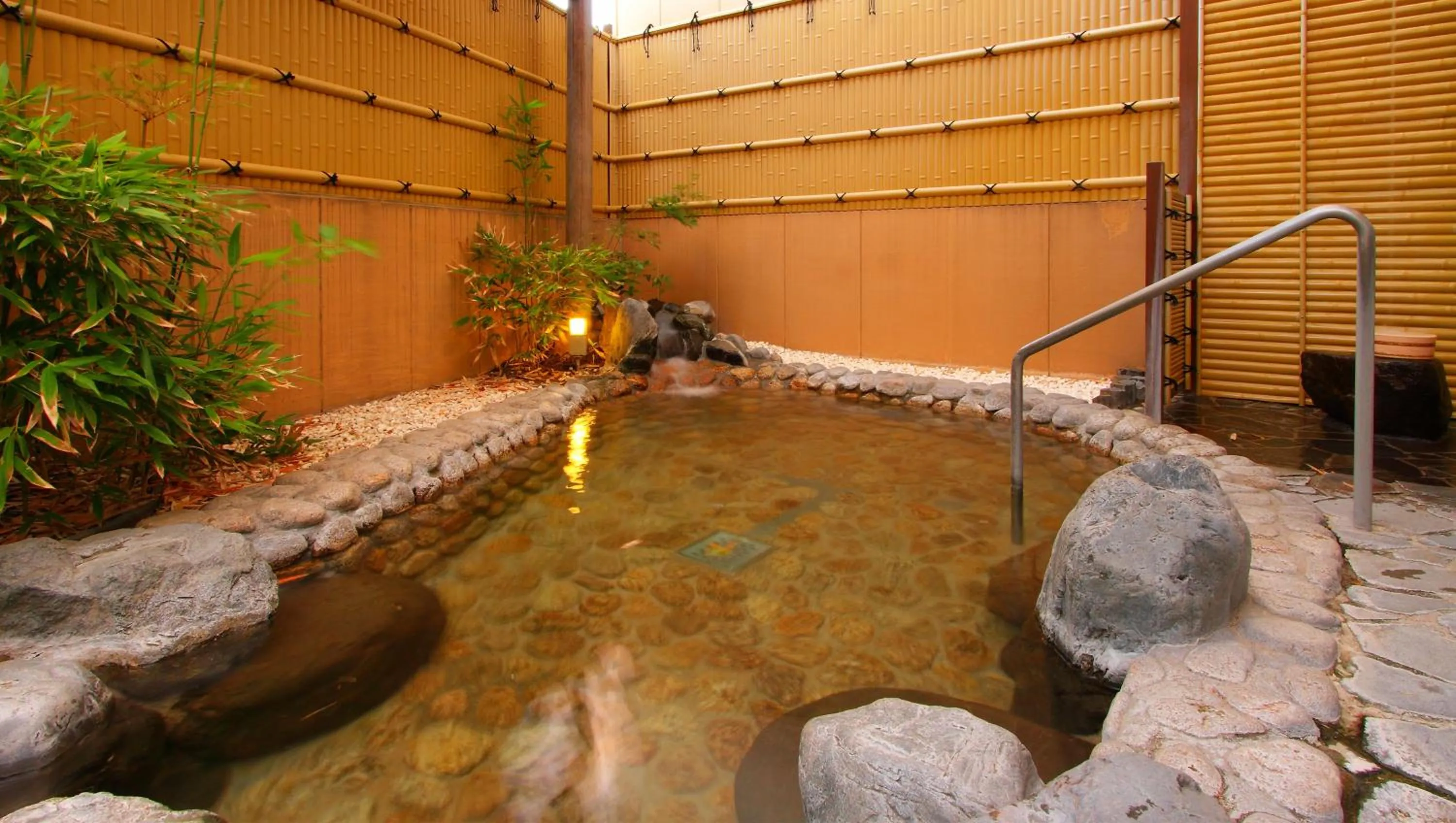 Hot Spring Bath in Hotel Hana Isawa
