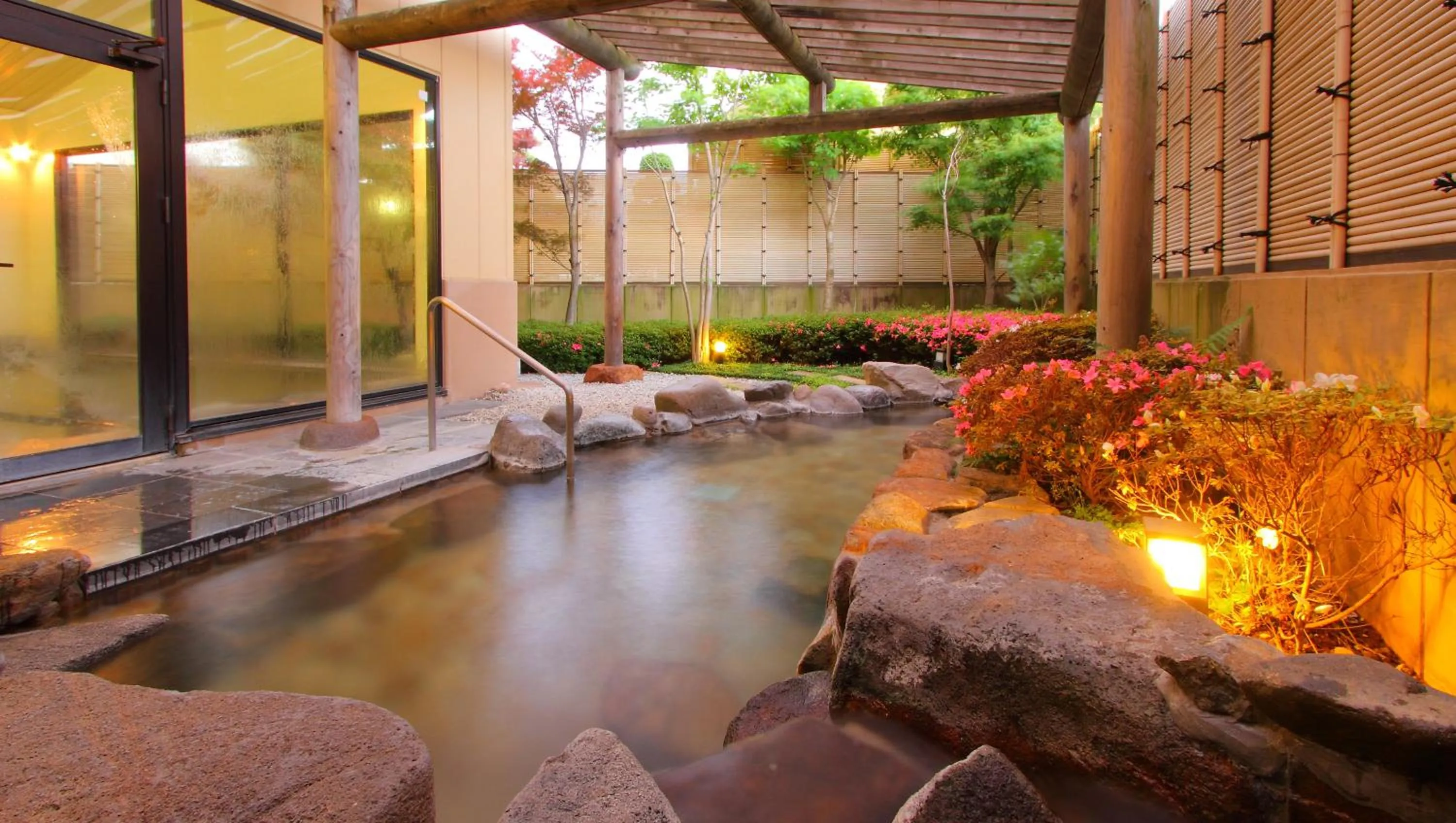 Hot Spring Bath in Hotel Hana Isawa