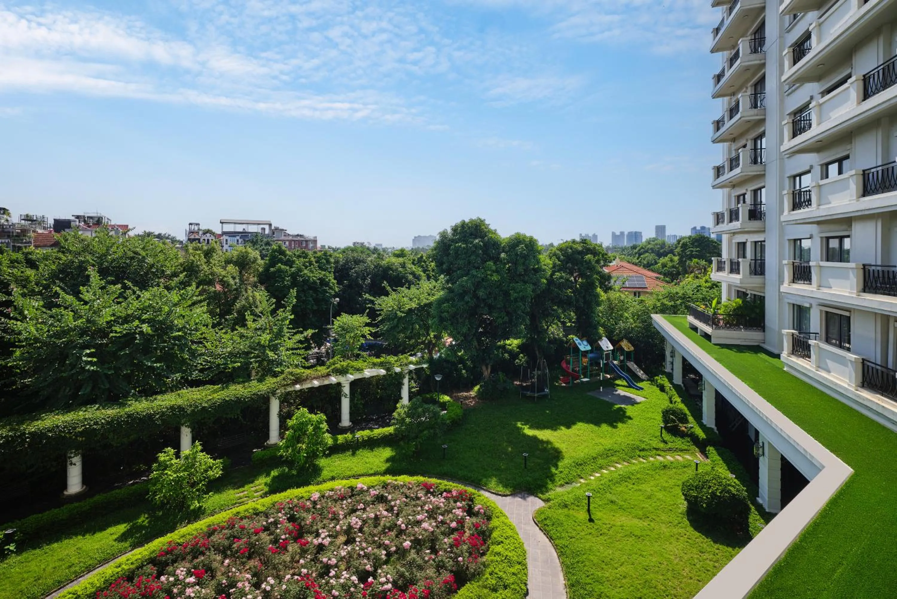 Garden in Elegant Suites Westlake