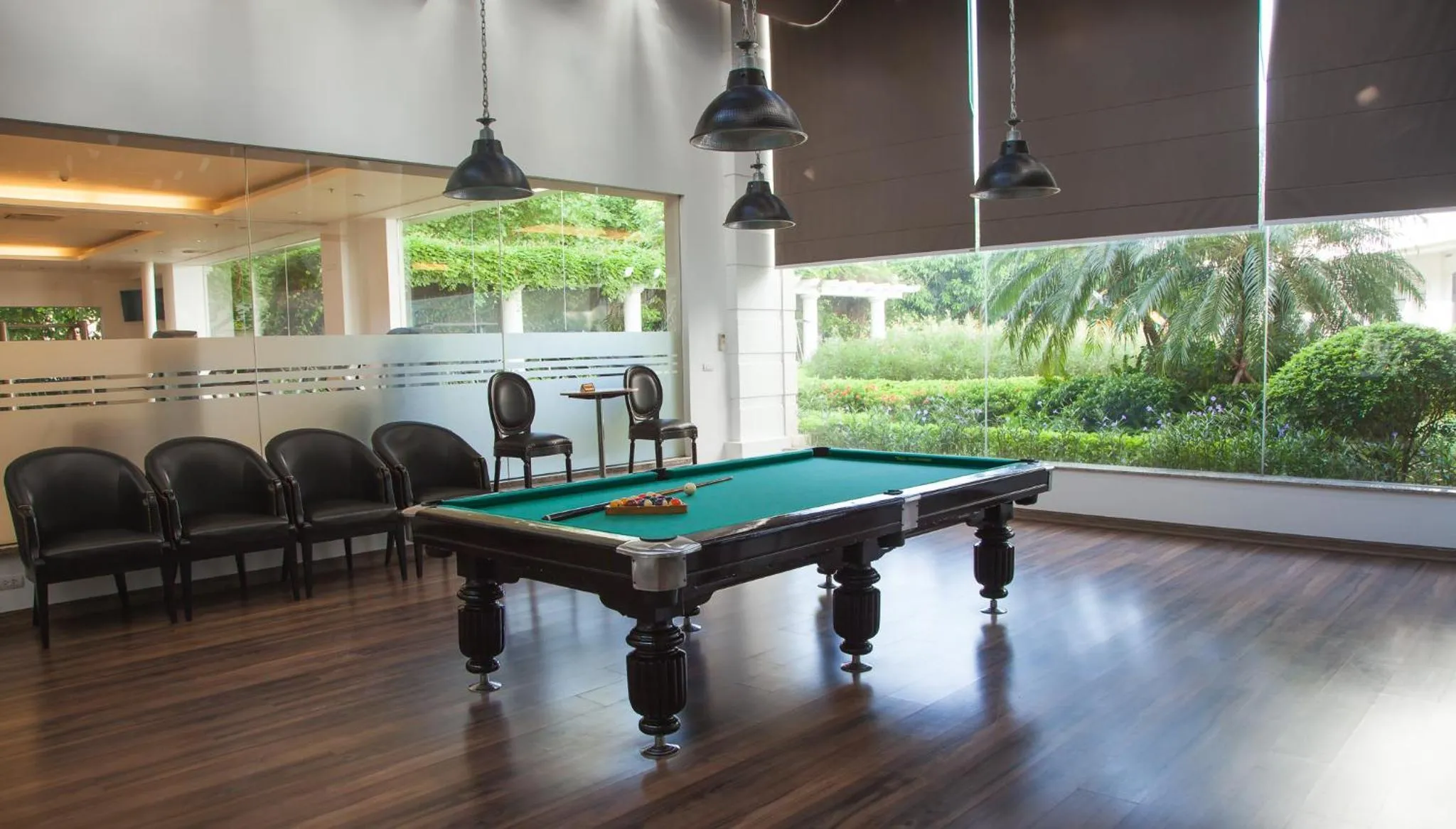 Billiard in Elegant Suites Westlake