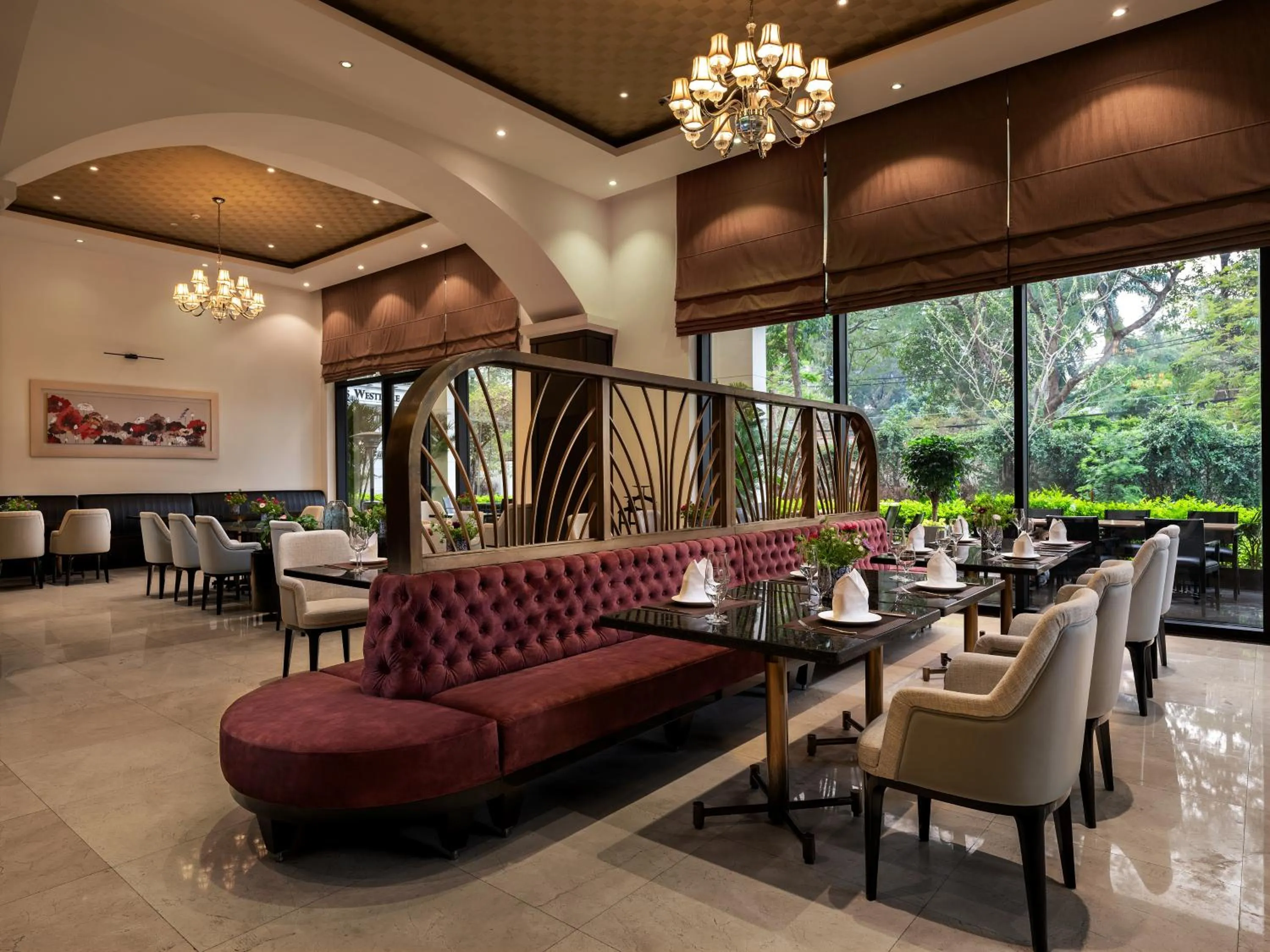 Restaurant/places to eat in Elegant Suites Westlake