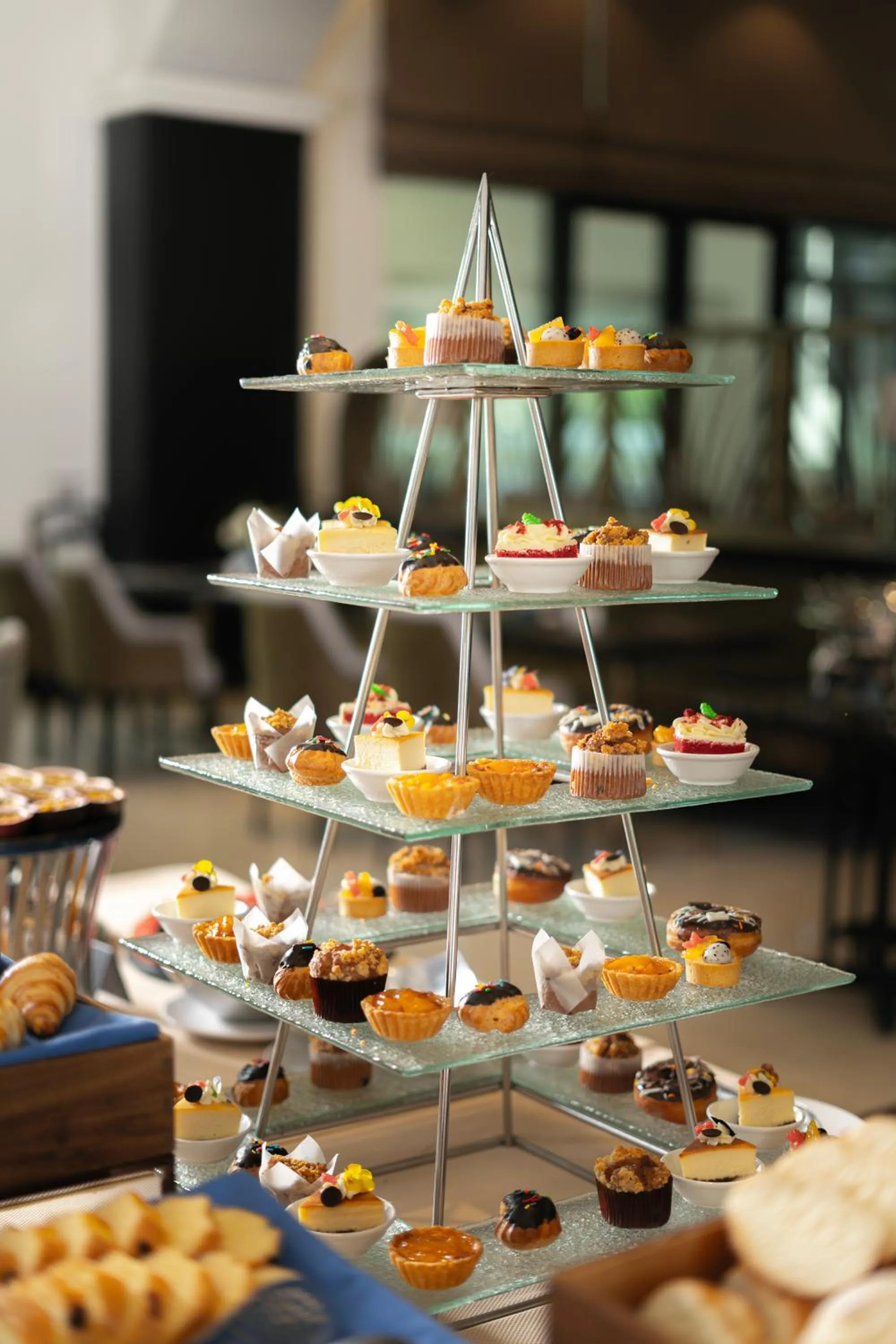 Breakfast in Elegant Suites Westlake