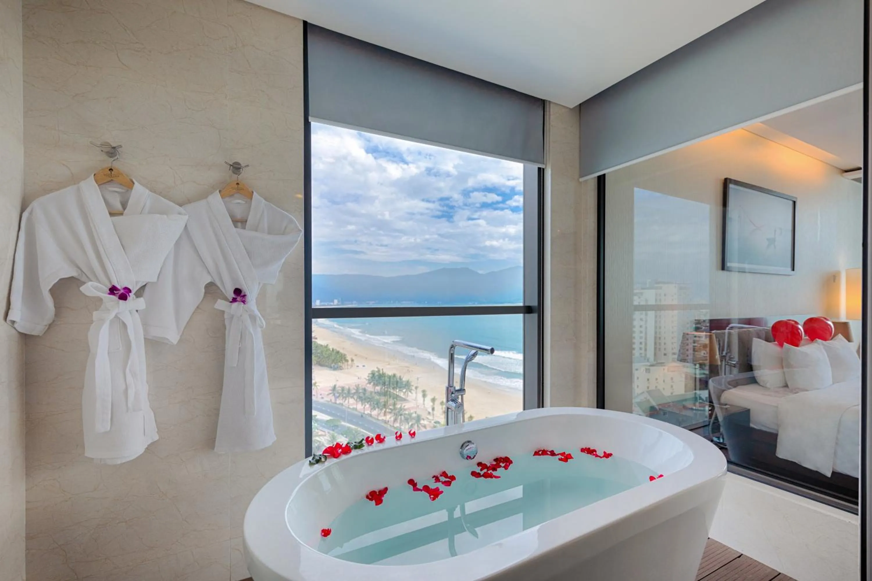 Bath in Grand Tourane Hotel Da Nang