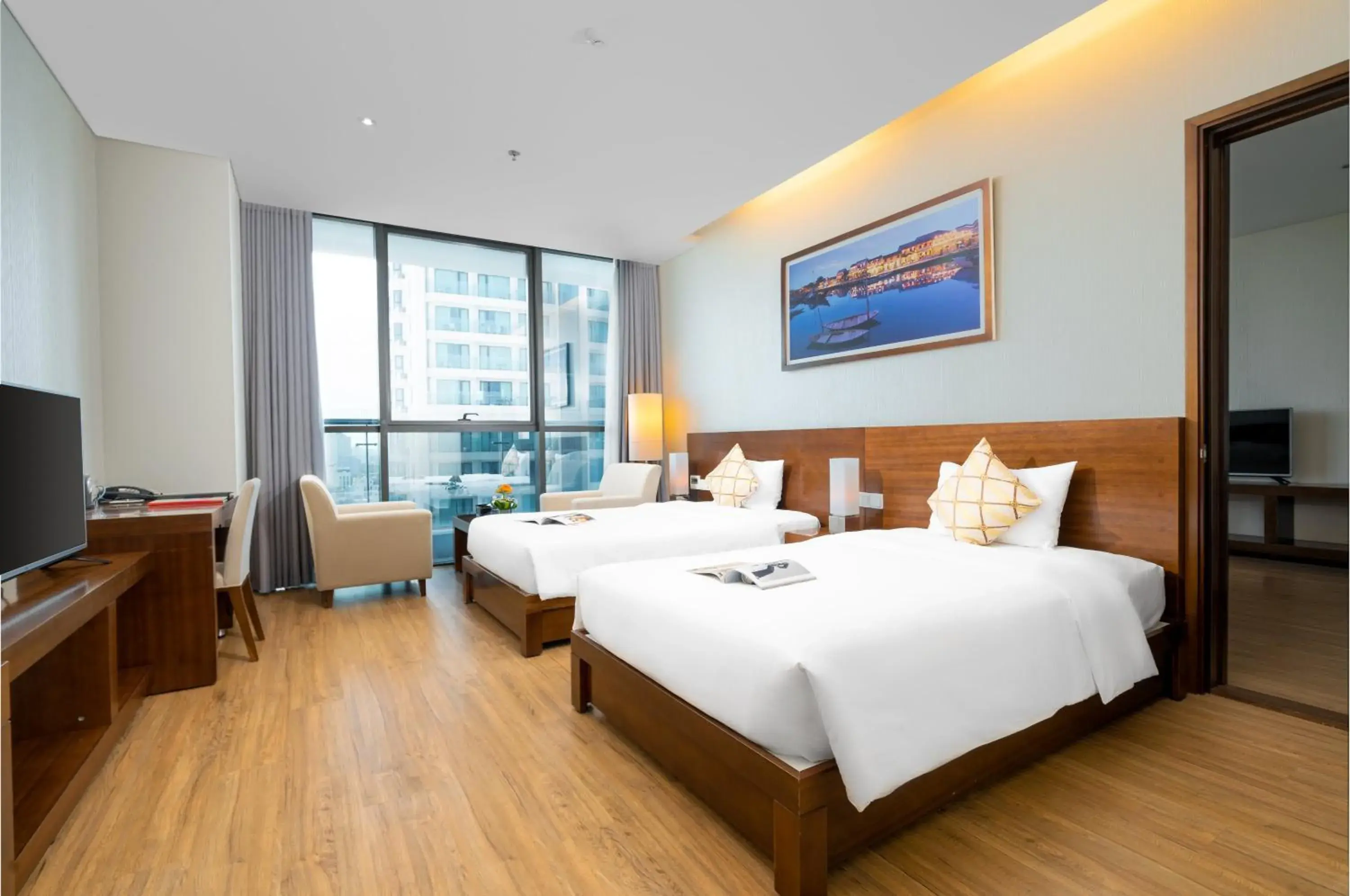 Superior Twin Room with City View in Grand Tourane Hotel Da Nang Superior Twin Room with City View in Grand Tourane Hotel Da Nang