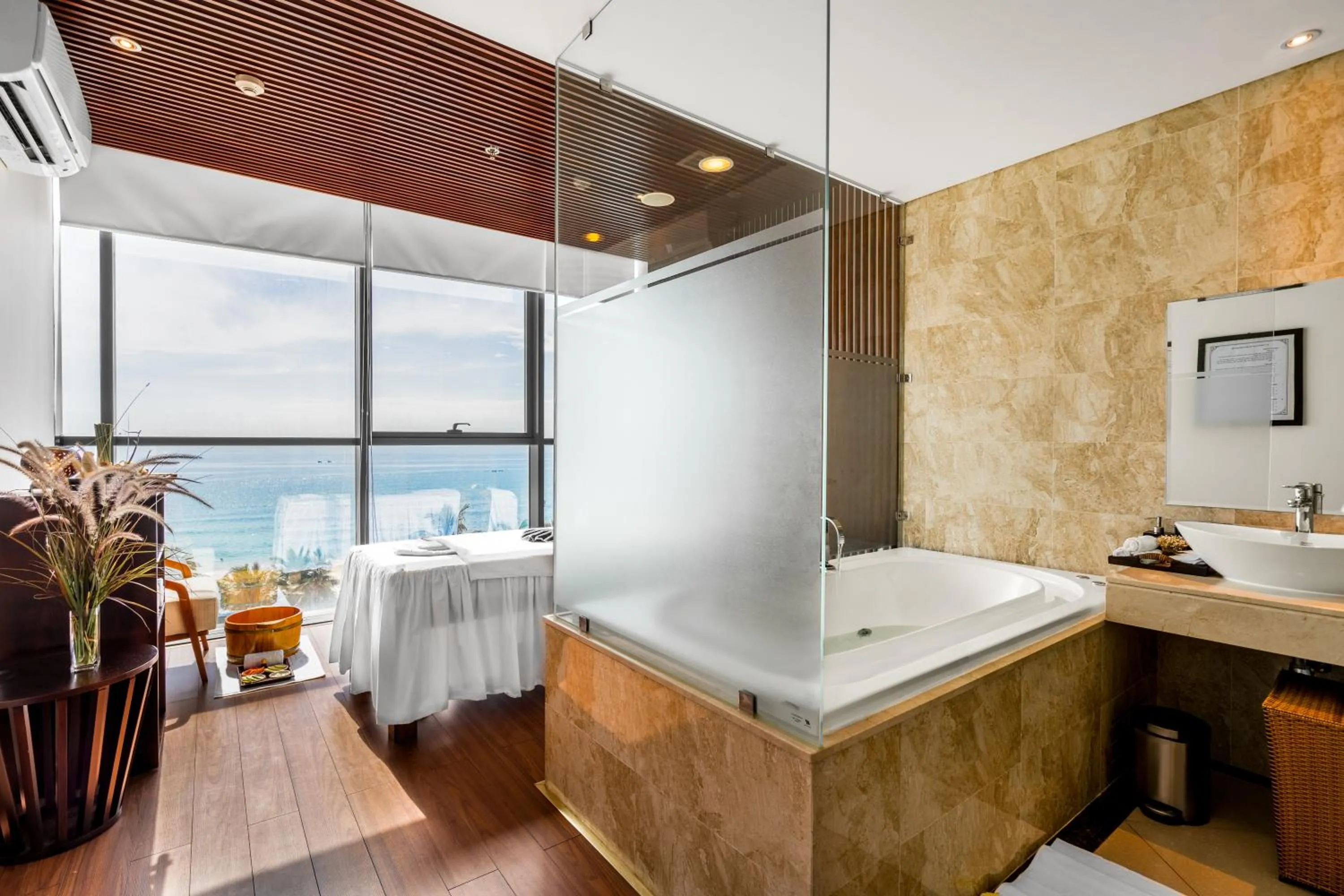 Bed in Grand Tourane Hotel Da Nang