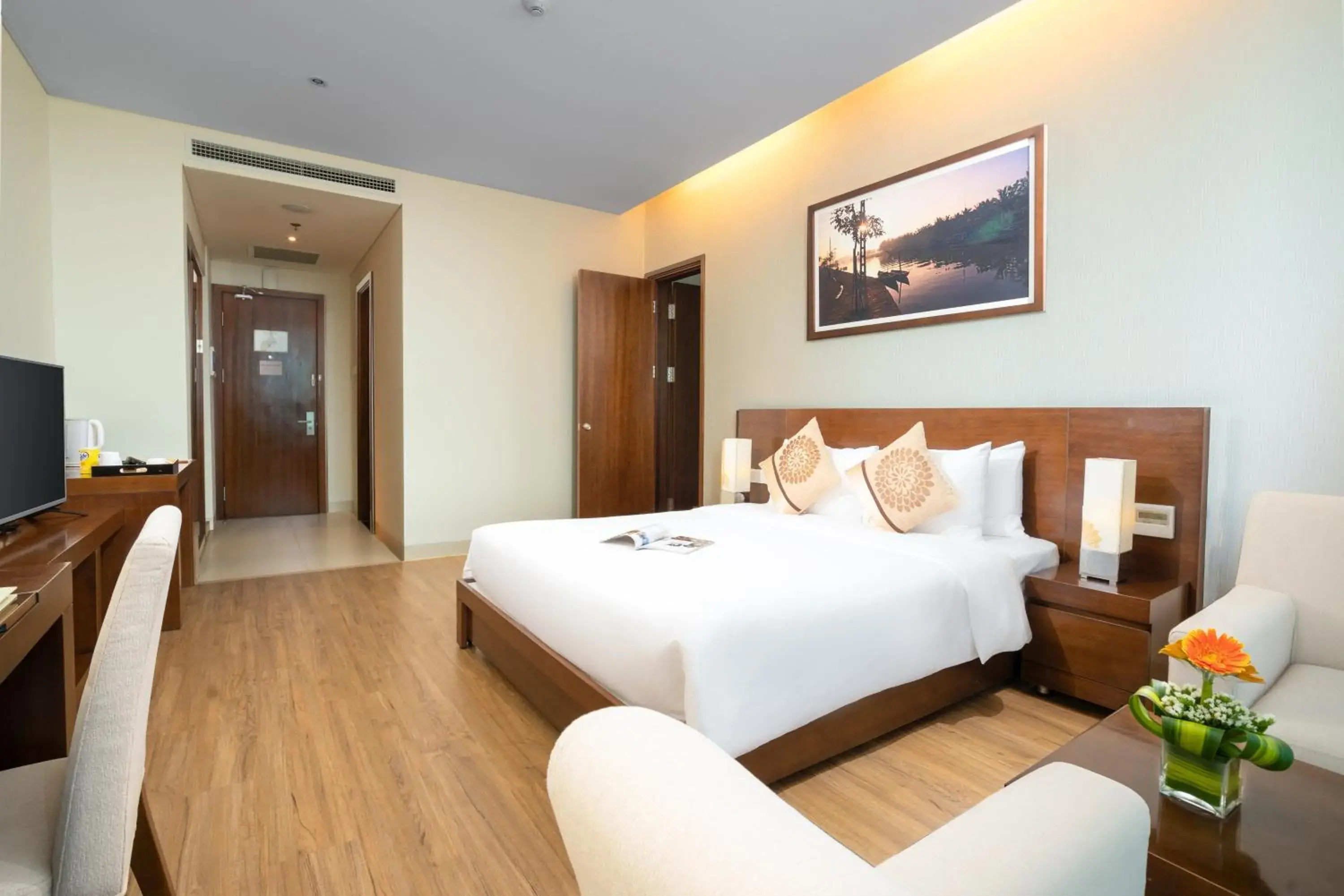 Deluxe Queen Room with City View in Grand Tourane Hotel Da Nang Deluxe Queen Room with City View in Grand Tourane Hotel Da Nang