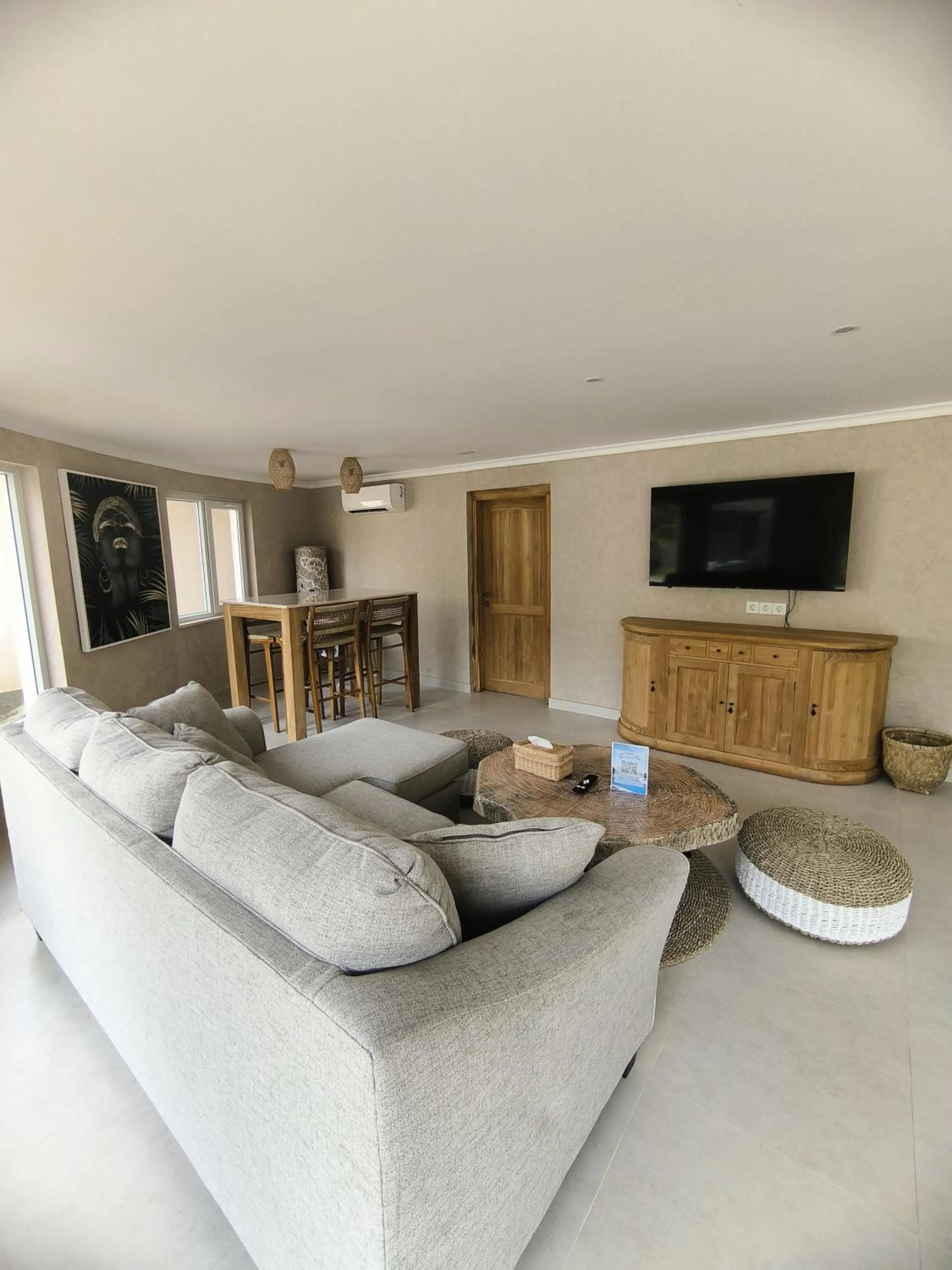 Communal lounge/ TV room in Villa Suerte