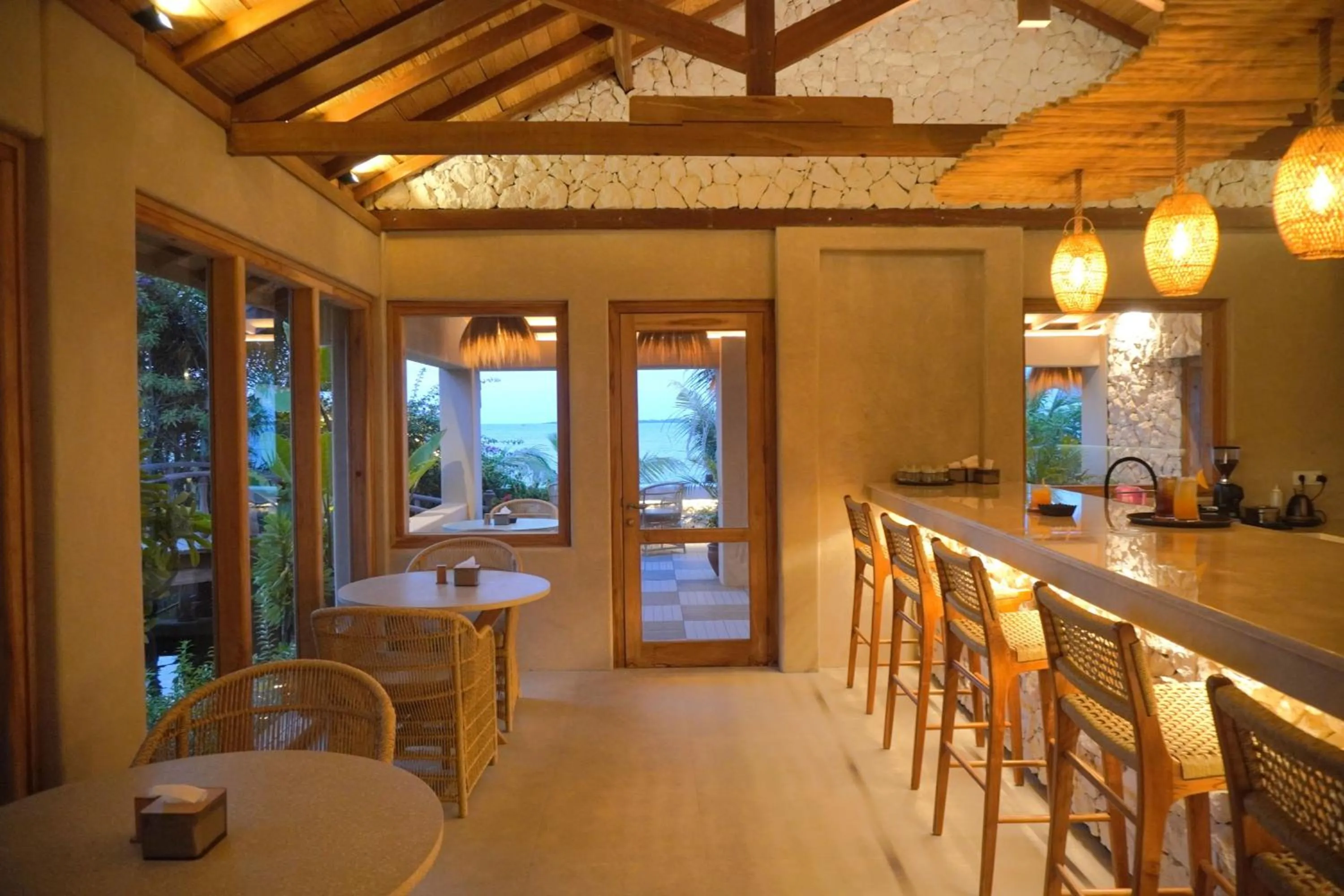 Restaurant/places to eat in Villa Suerte