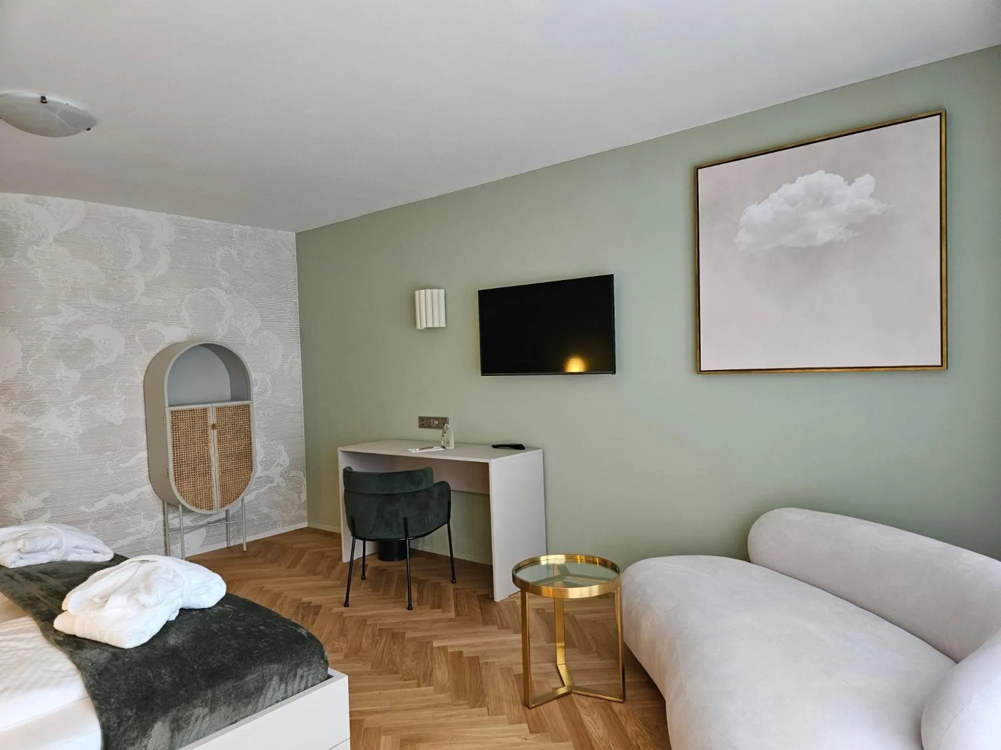 Photo of the whole room, Bed in Hotel Traube Revital