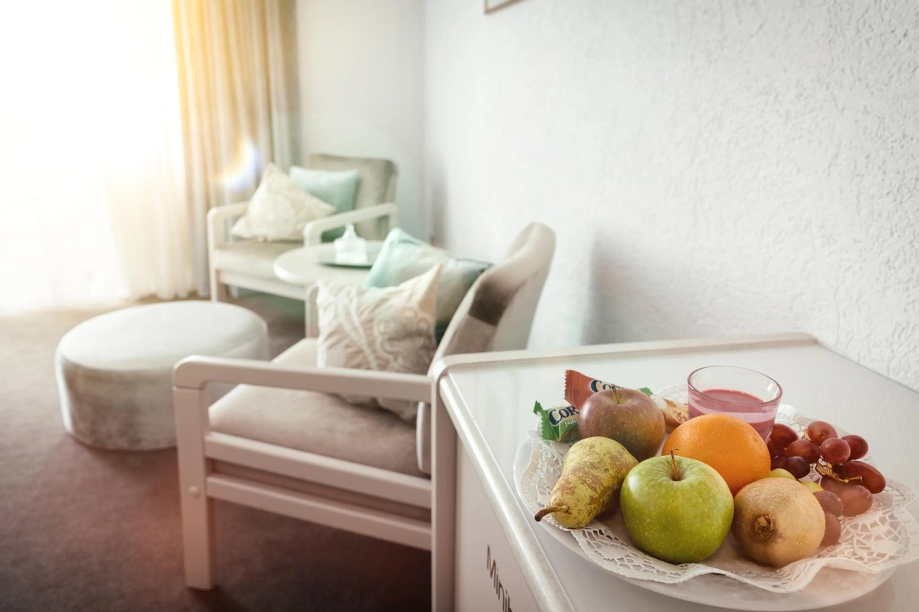Seating area, Bed in Hotel Traube Revital
