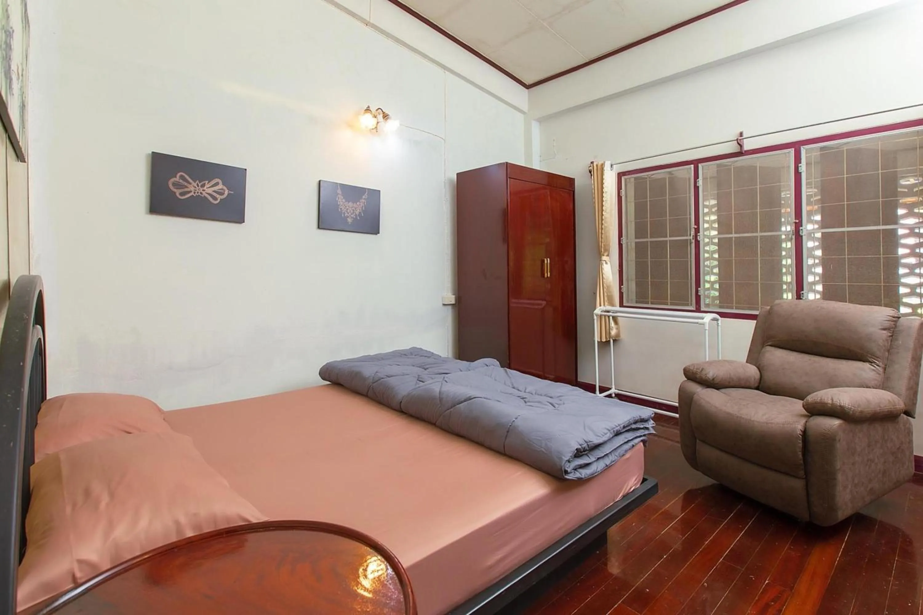 Bedroom, Bed in OYO 75469 Baan Kong Hostel