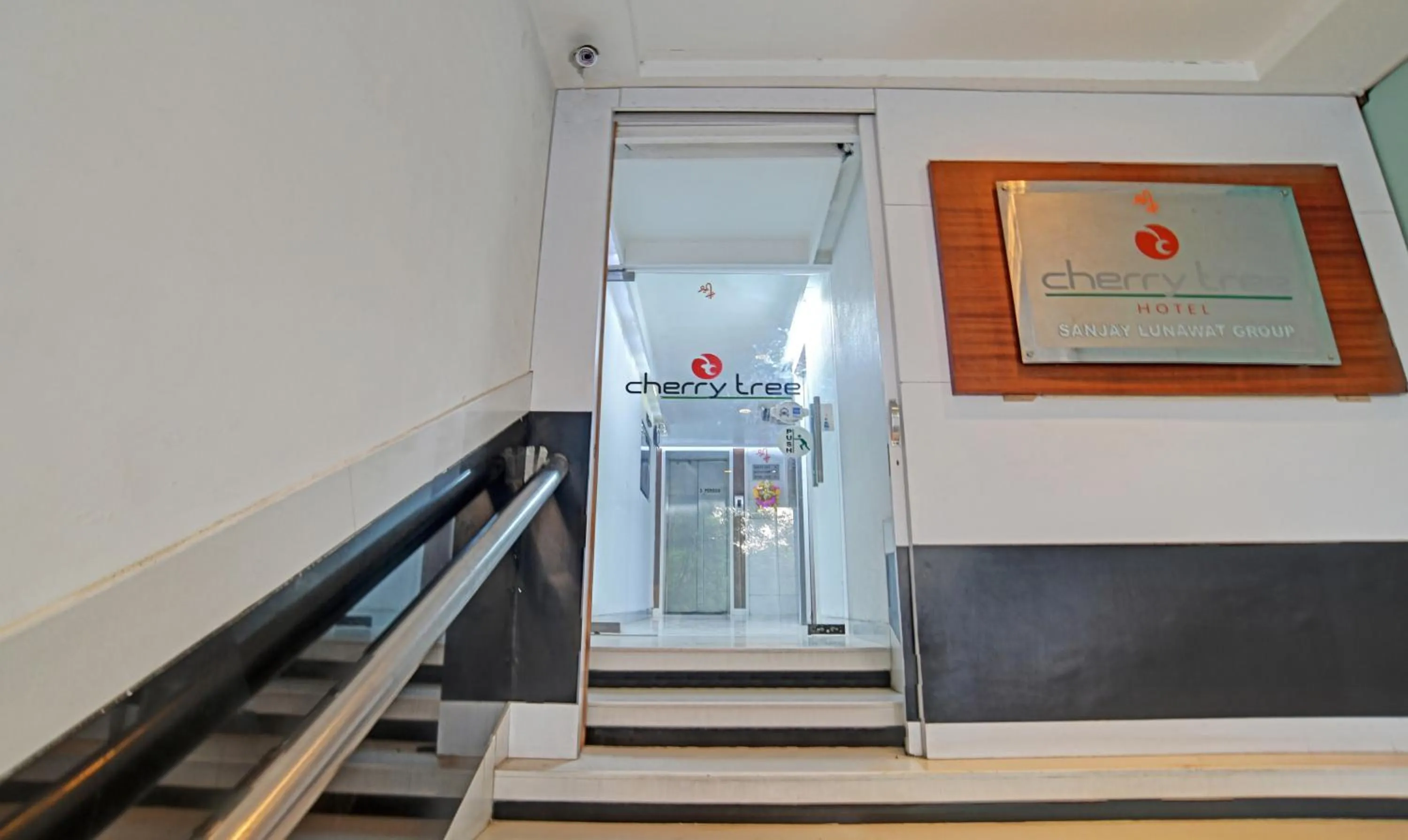 Facade/entrance in Treebo Trend Cherry Tree