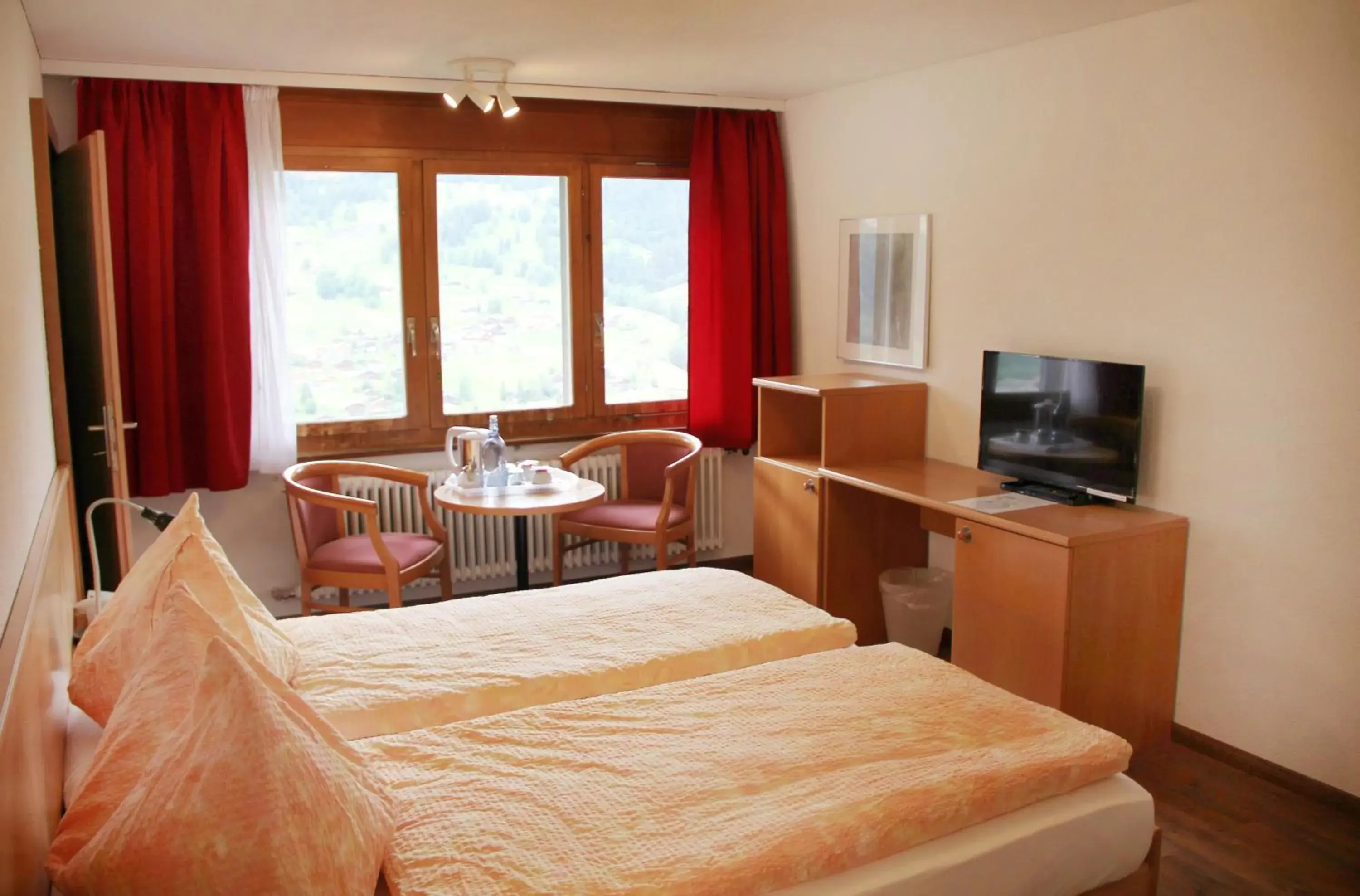 Superior Twin Room with Eiger View in Hotel Eigerblick Superior Twin Room with Eiger View in Hotel Eigerblick