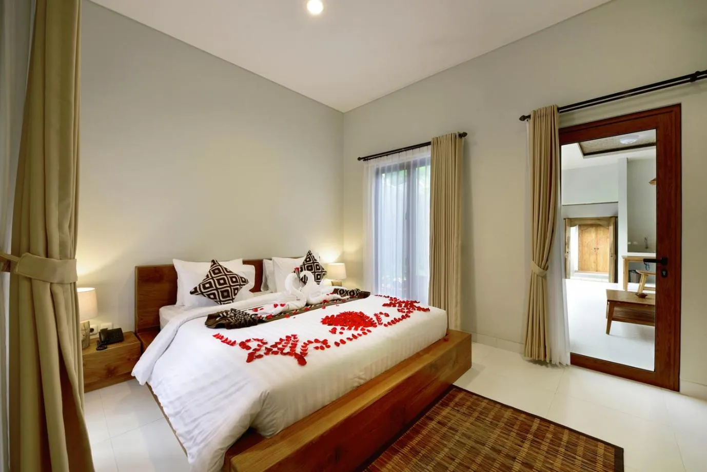Bed in Mahayoga Ubud Private Pool Villa Spa And Resto