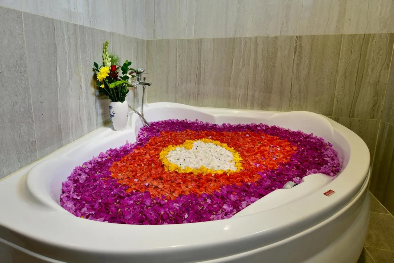 Hot Tub in Mahayoga Ubud Private Pool Villa Spa And Resto