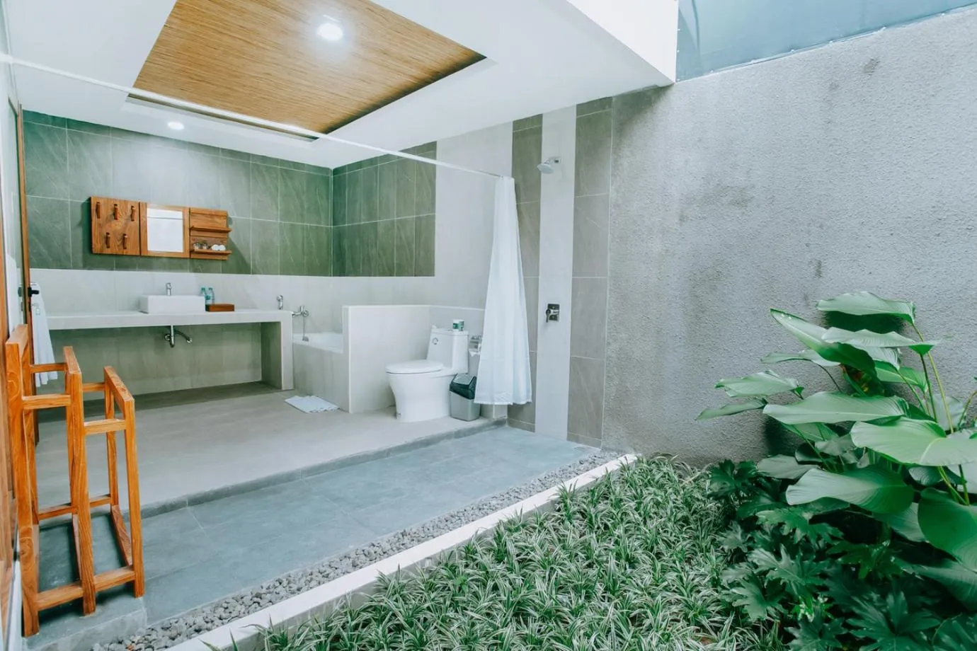 Toilet in Mahayoga Ubud Private Pool Villa Spa And Resto