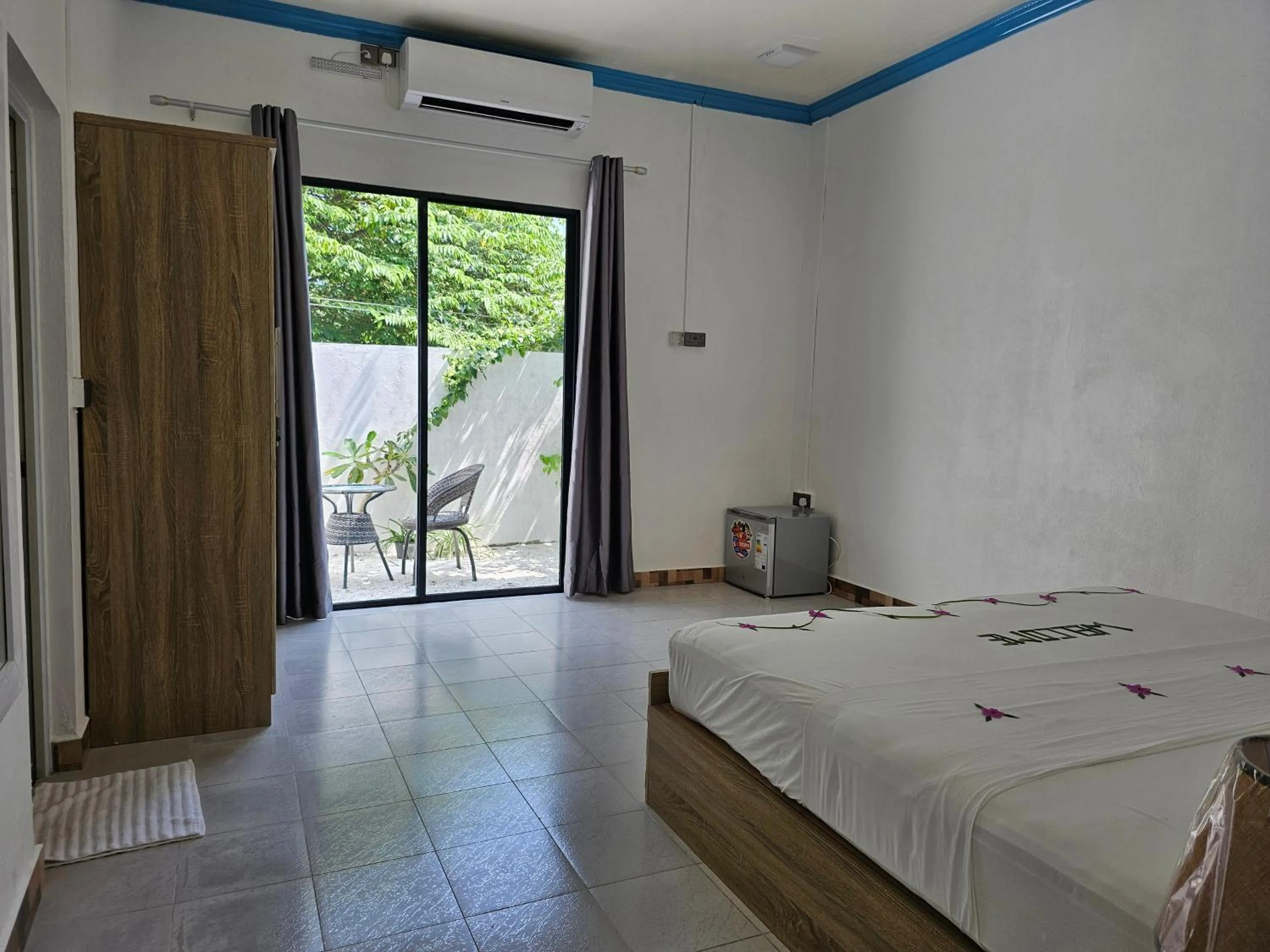 Photo of the whole room in Island Luxury Fehendhoo