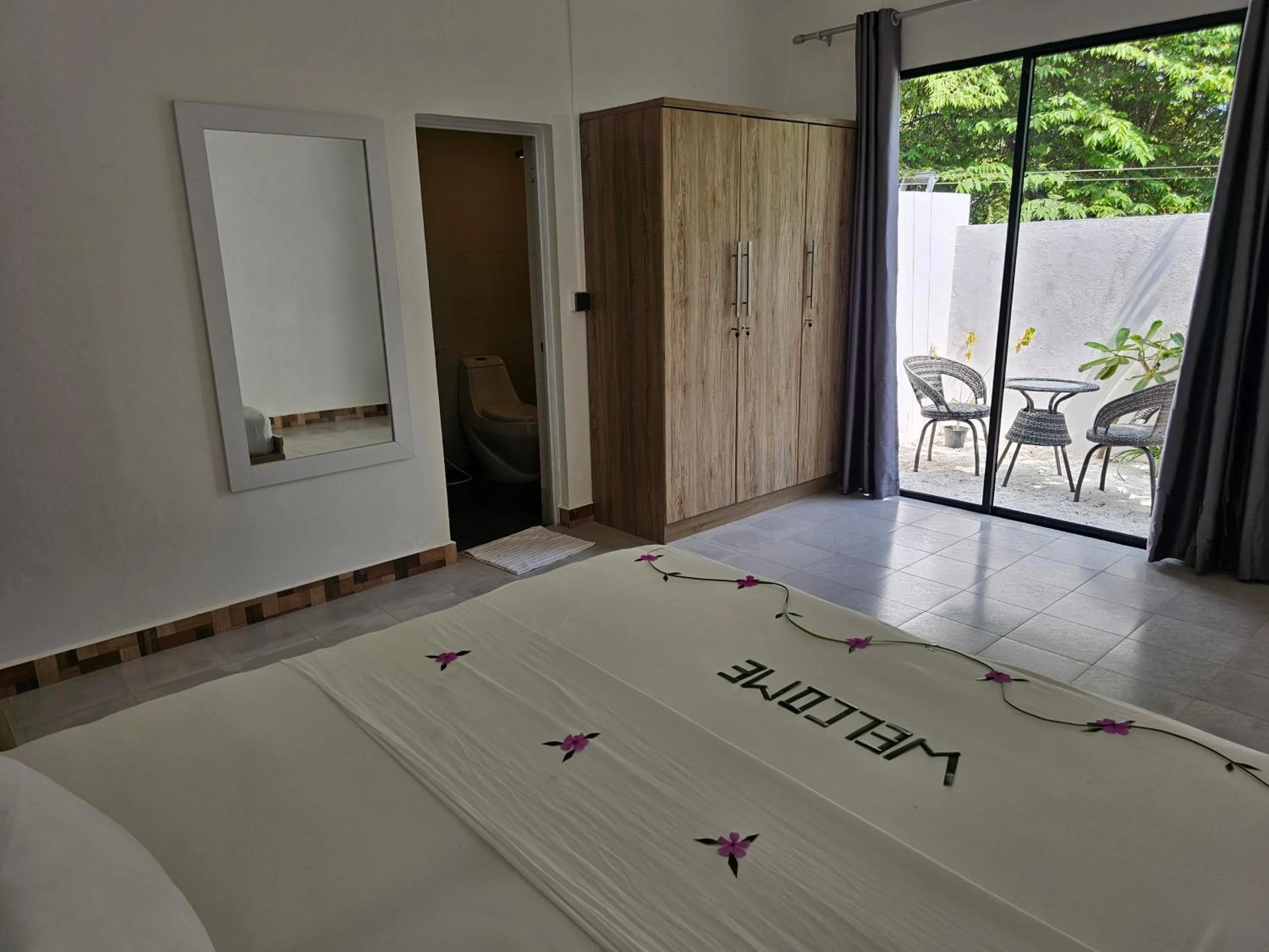 Photo of the whole room in Island Luxury Fehendhoo