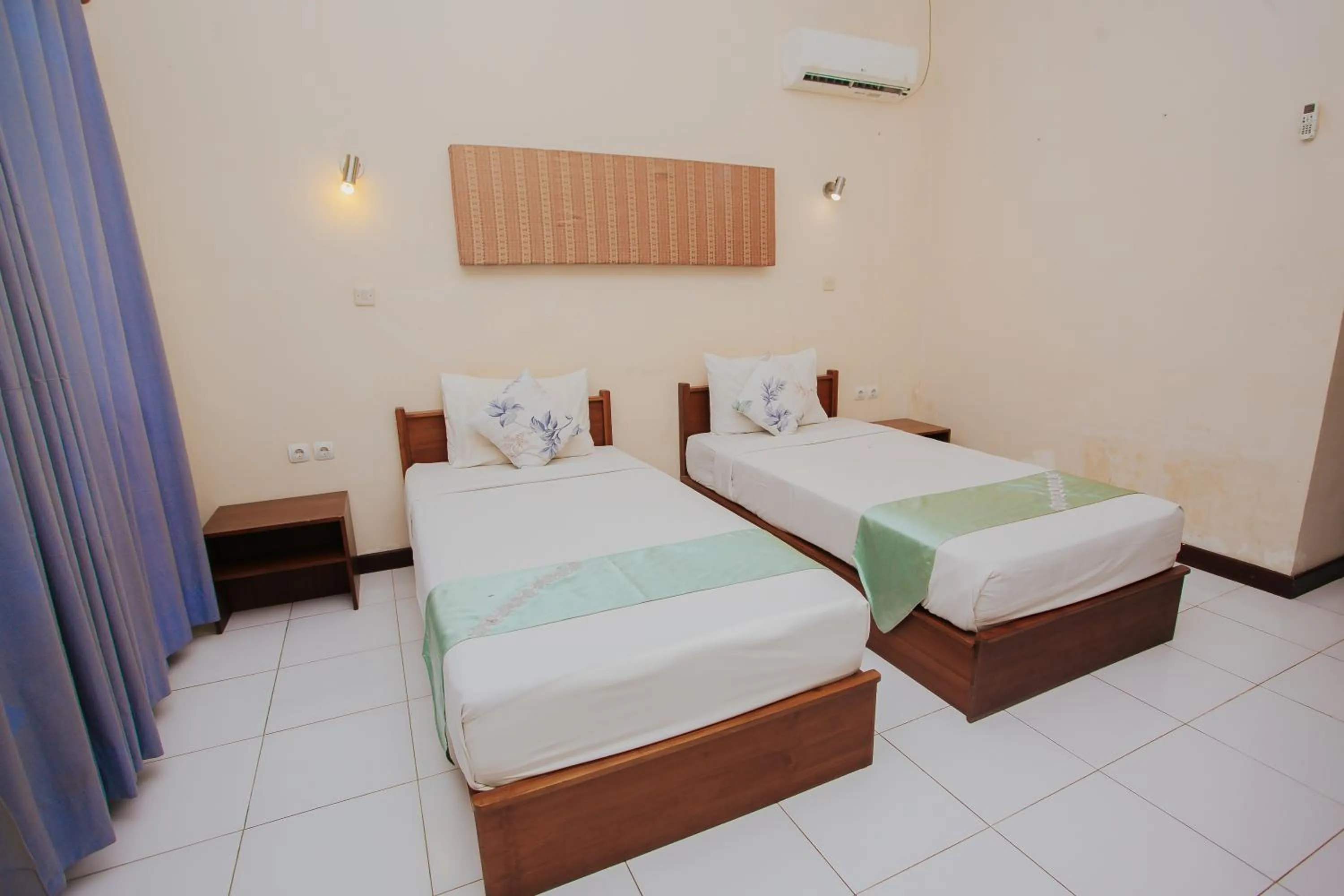 Bed in Medana Bay Marina