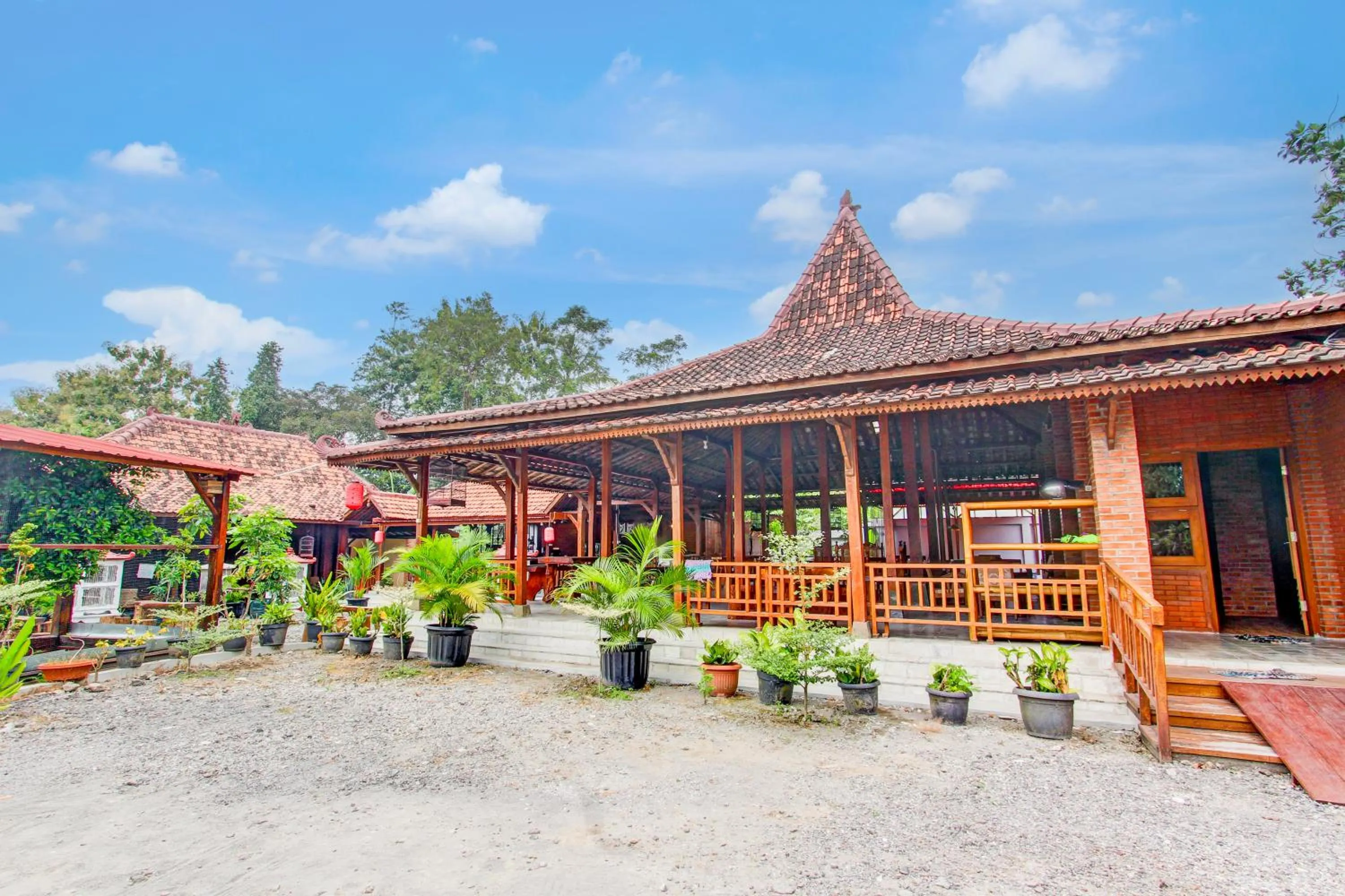 Property building in Capital O 93873 Sokkyo Homestay