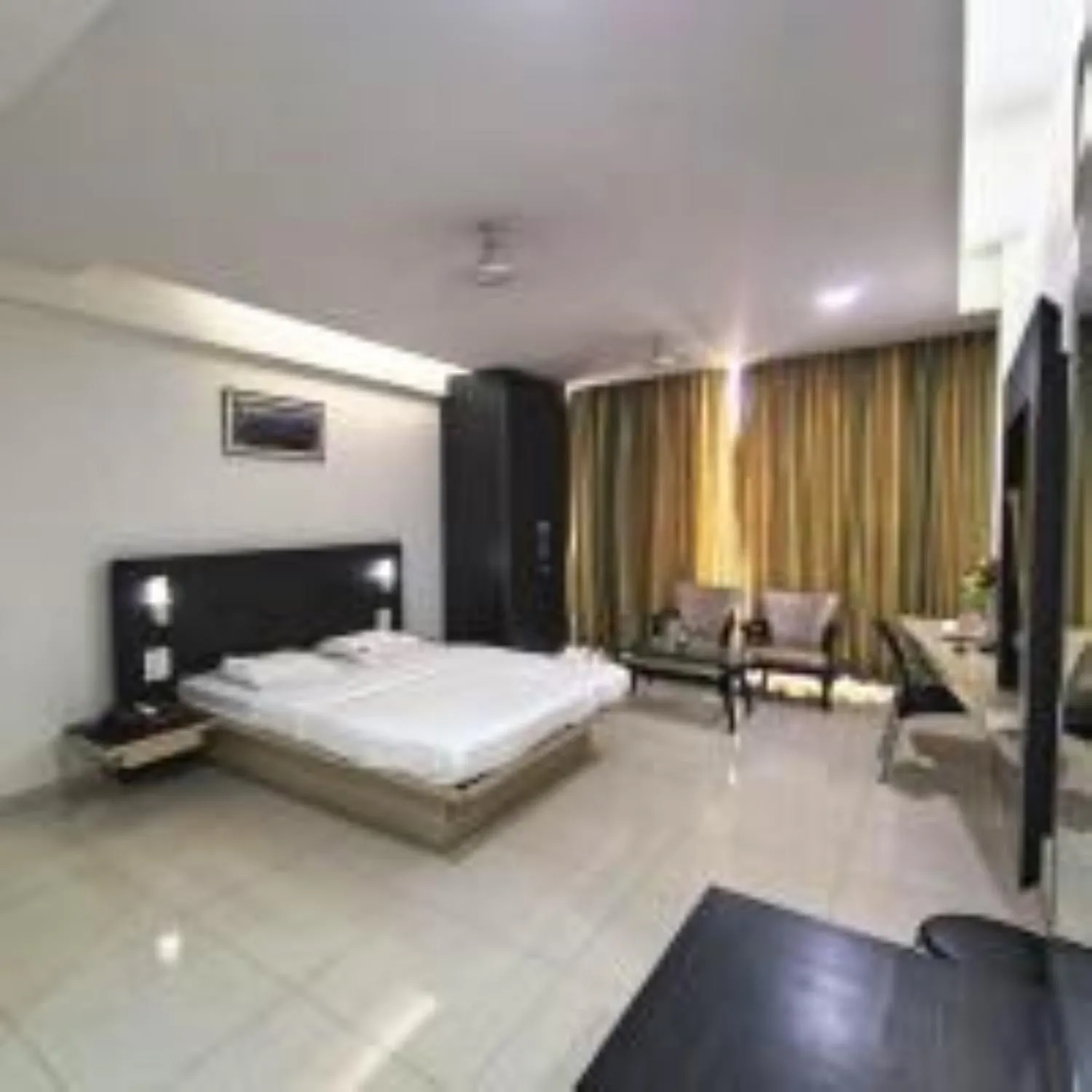 Bed in VITS Select Grand Inn, Ratnagiri