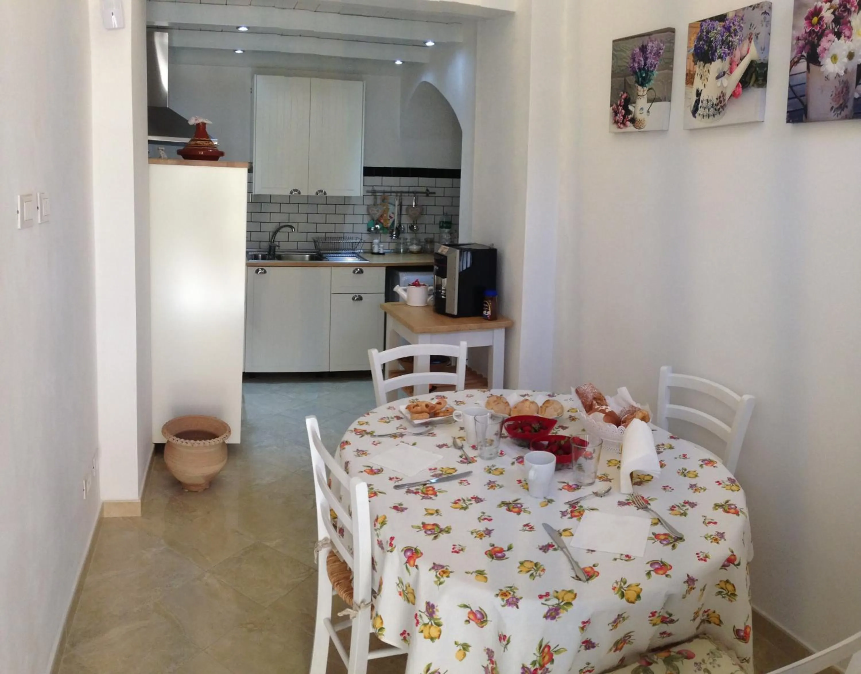 Communal kitchen in Casa Camelia