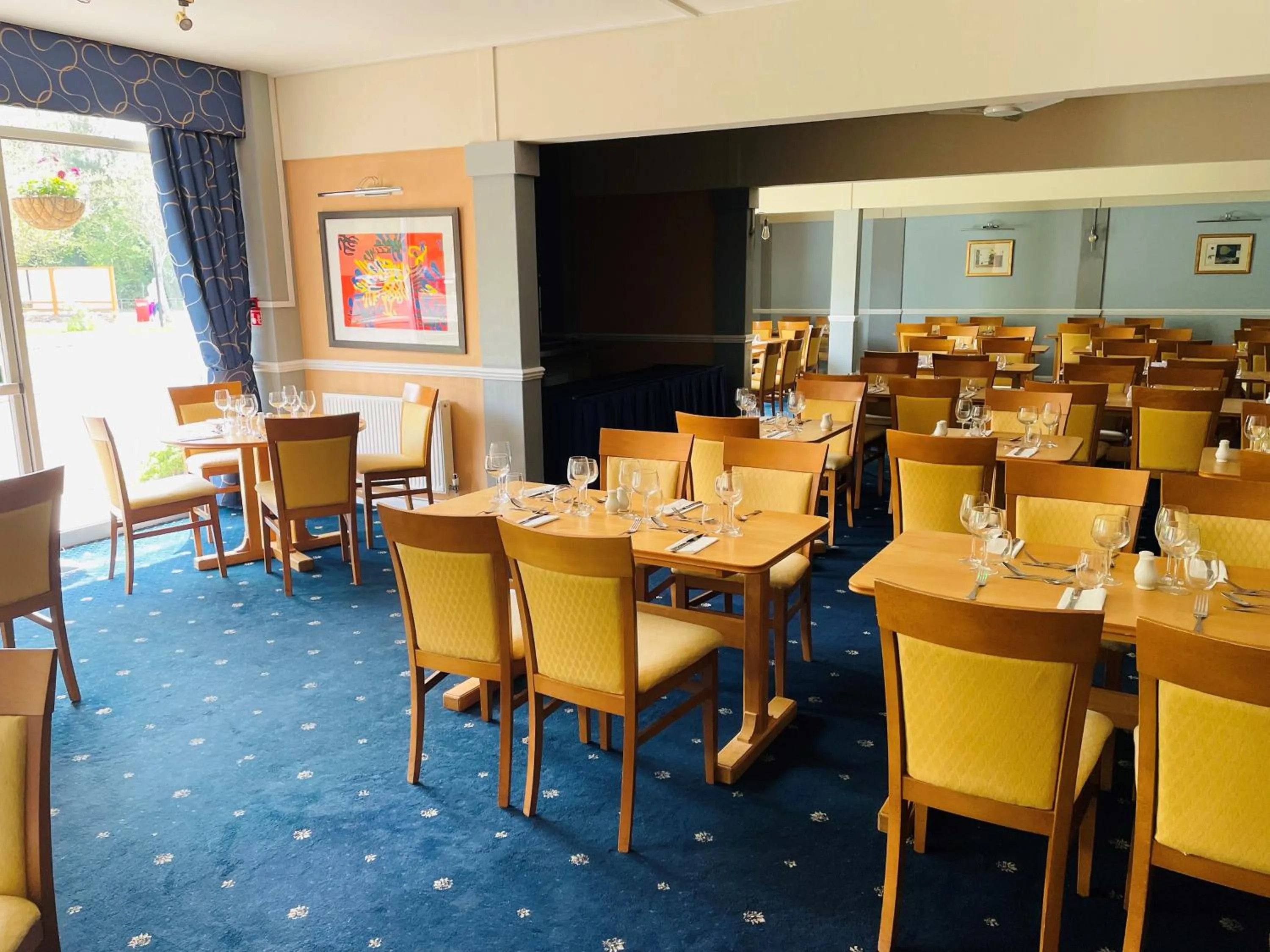 Restaurant/places to eat in Tiverton Hotel Lounge & Venue