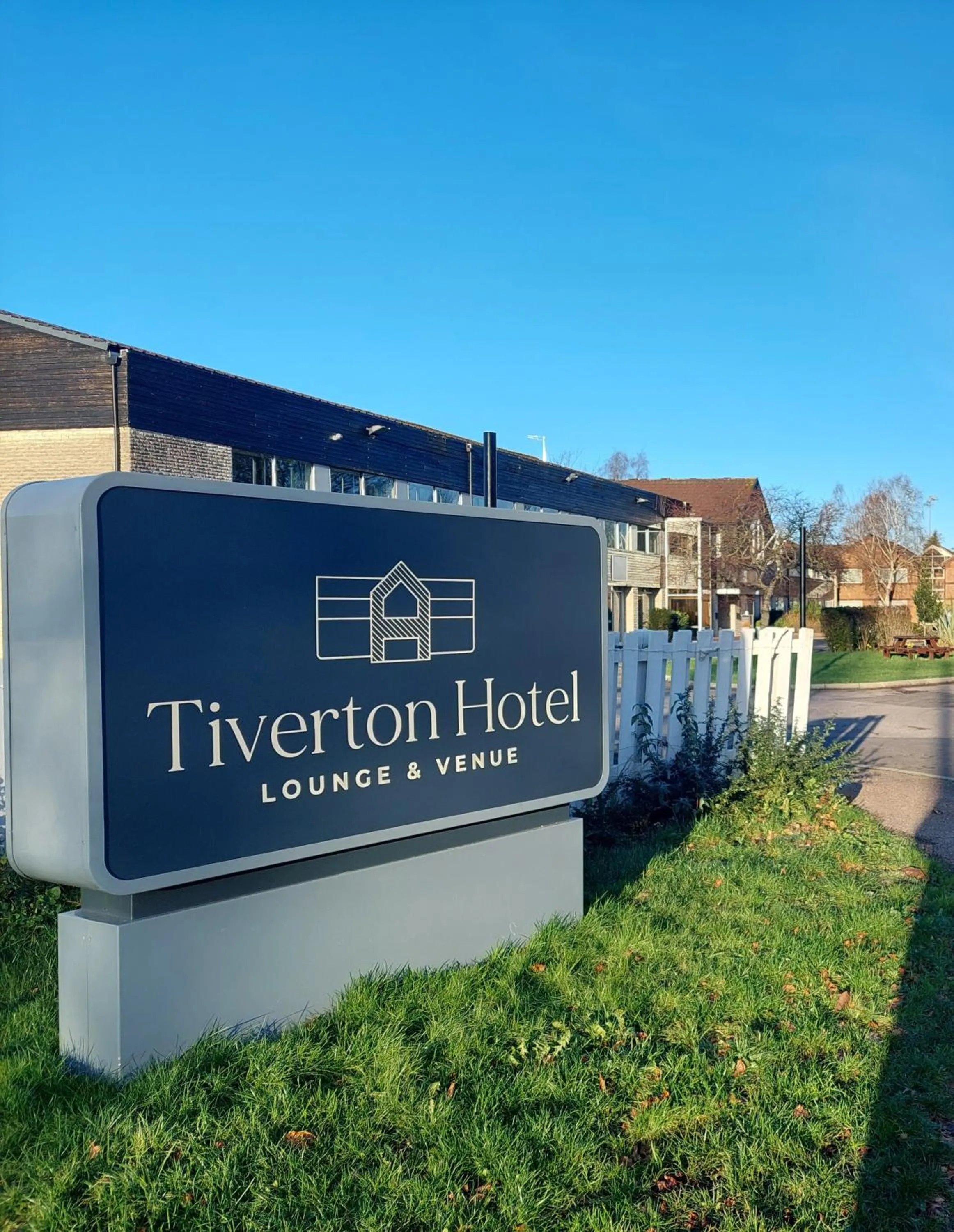 Property building in Tiverton Hotel Lounge & Venue