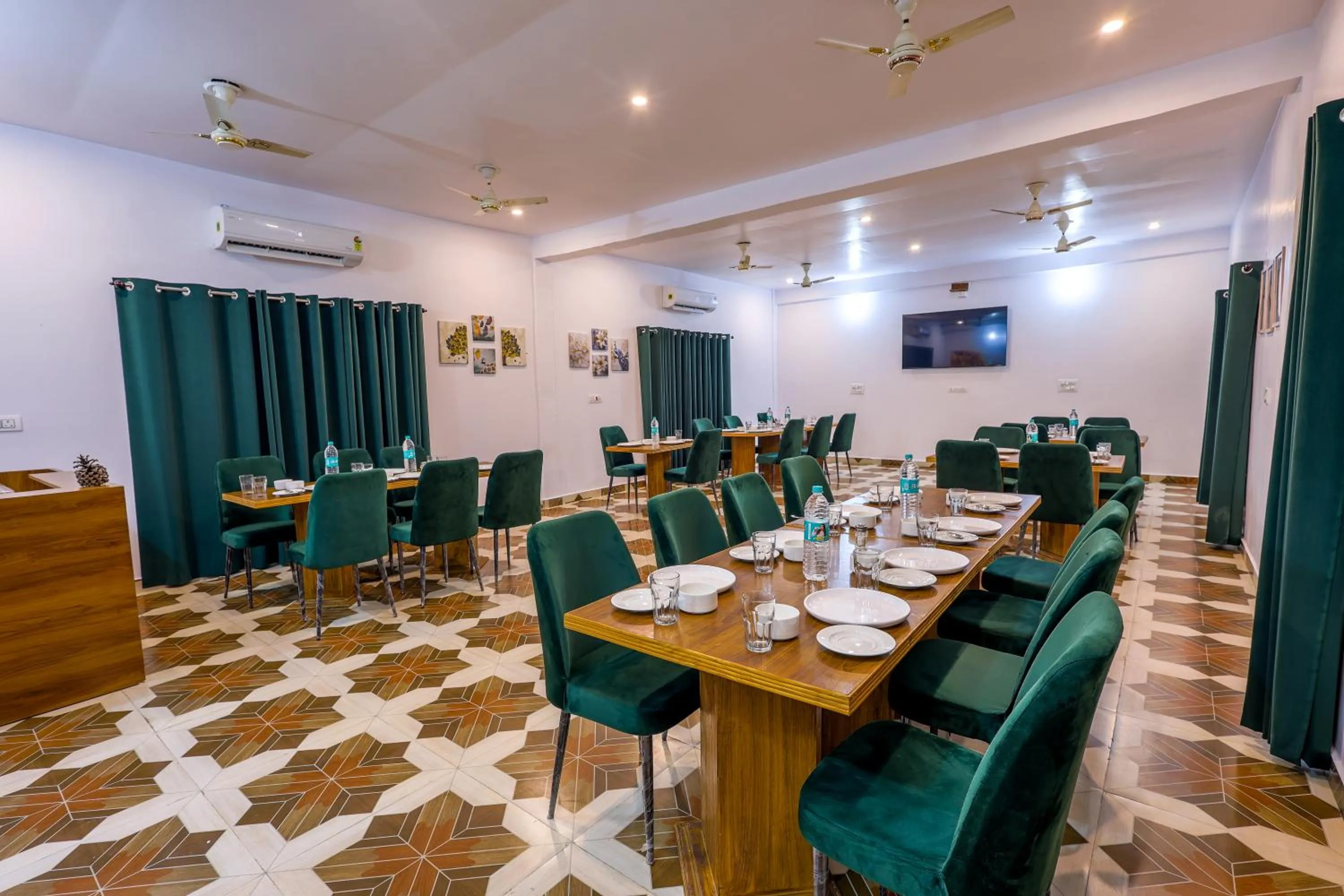 Restaurant/places to eat in Wild Planets Corbett Resort, 2 Kms from Anantum Gateway Resorts